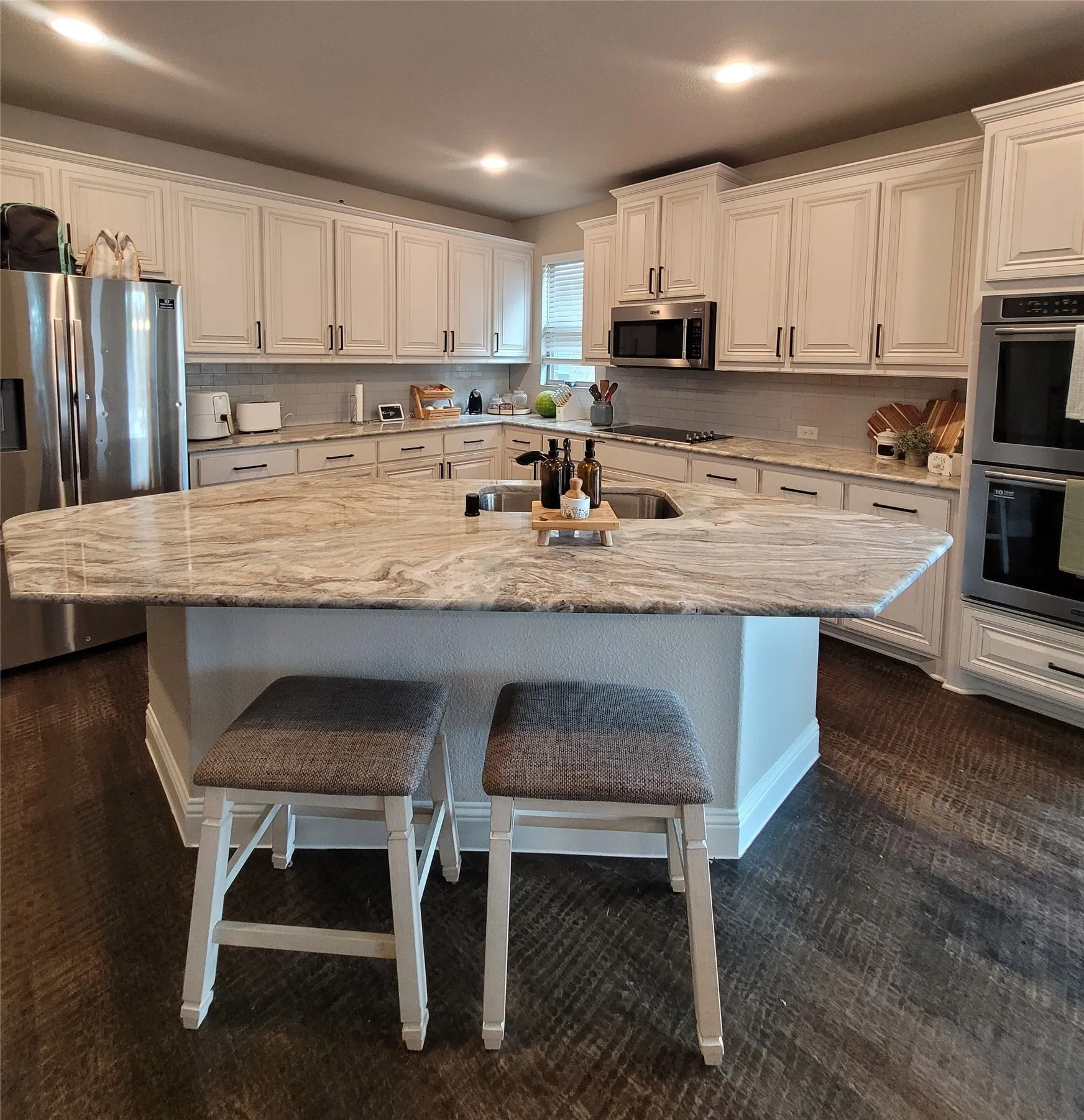 Single Family Residence For Sale in Grayson County , 125 Providence Drive, Van Alstyne, Texas 75495, 4 Bedroom, 4 Bathroom, 3 Garage spaces, 3,376 Sqft, built in 2020, mls#21303750, Real Estate Agent in Van Alstyne, Homes For Sale in Grayson county, Homes For Sale in Van Alstyne, Realtor in Van Alstyne Texas, Real Estate Brokerage Independent Realty Texas, Luminita Cordes Realtor