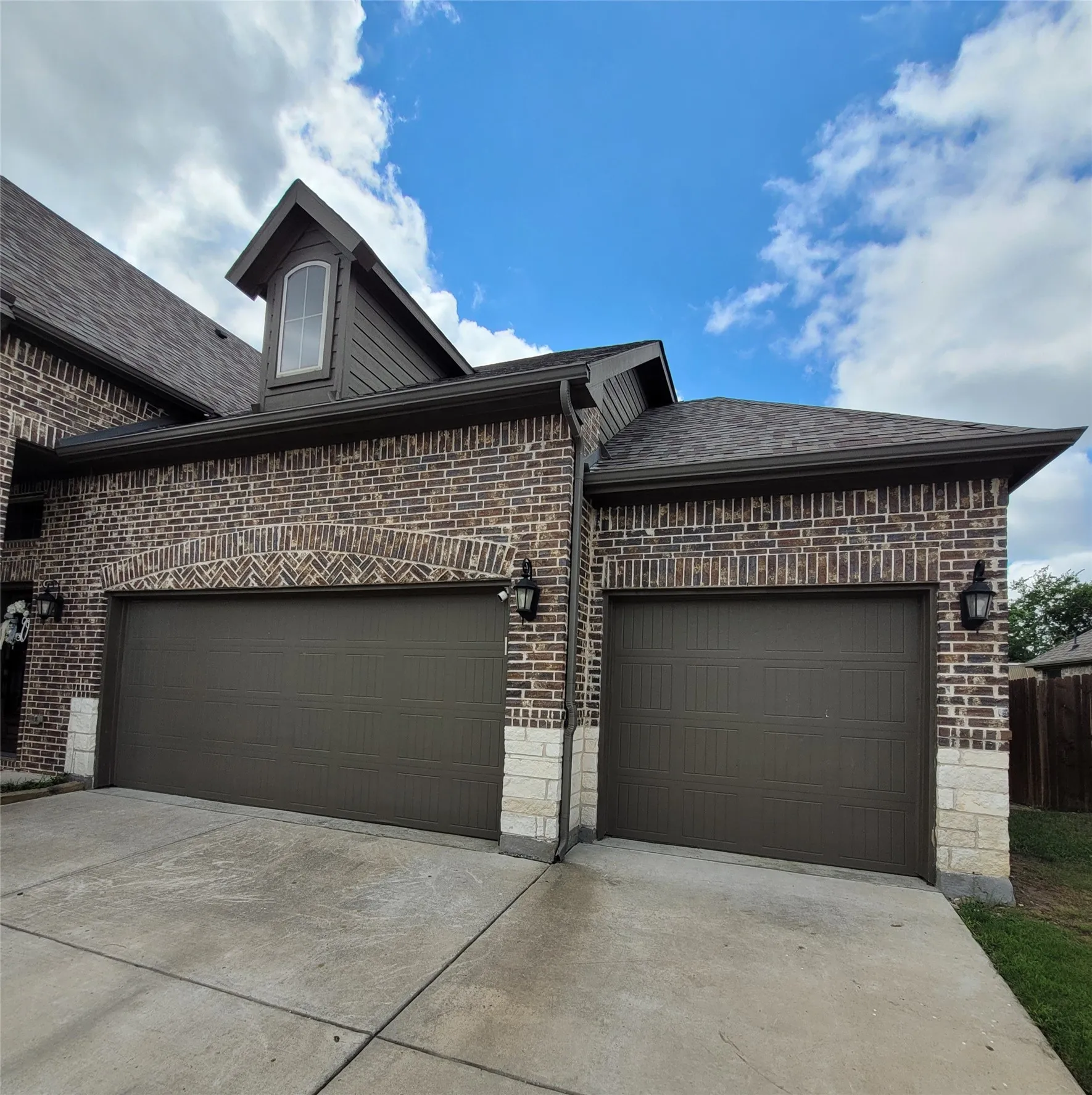 Single Family Residence For Sale in Grayson County , 125 Providence Drive, Van Alstyne, Texas 75495, 4 Bedroom, 4 Bathroom, 3 Garage spaces, 3,376 Sqft, built in 2020, mls#21303750, Real Estate Agent in Van Alstyne, Homes For Sale in Grayson county, Homes For Sale in Van Alstyne, Realtor in Van Alstyne Texas, Real Estate Brokerage Independent Realty Texas, Luminita Cordes Realtor