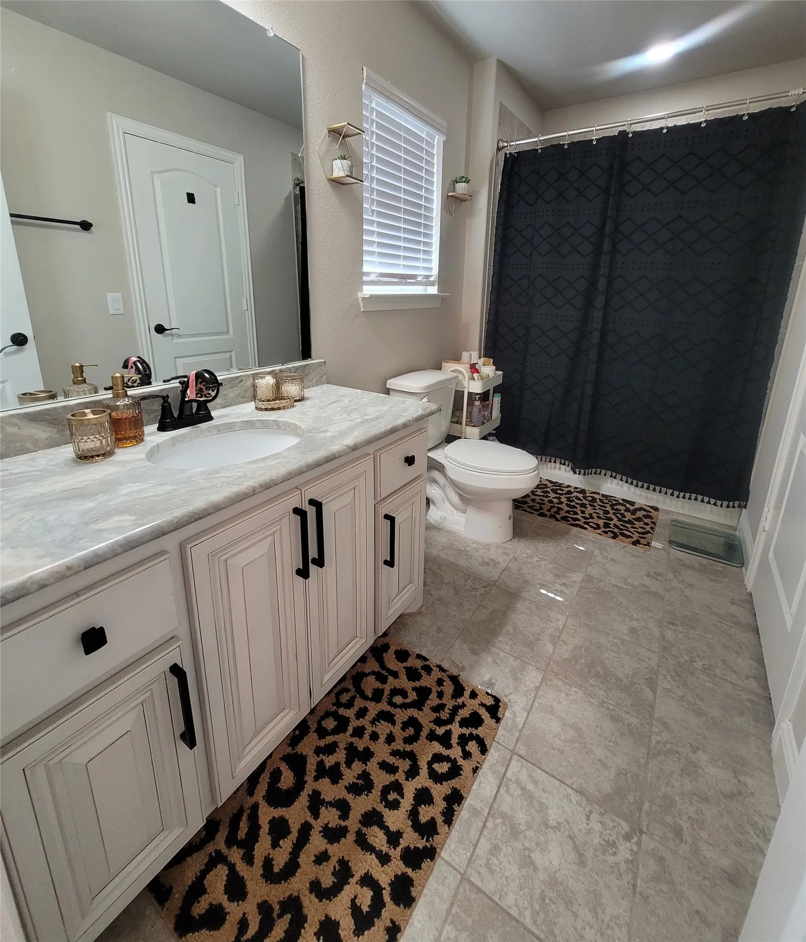 Single Family Residence For Sale in Grayson County , 125 Providence Drive, Van Alstyne, Texas 75495, 4 Bedroom, 4 Bathroom, 3 Garage spaces, 3,376 Sqft, built in 2020, mls#21303750, Real Estate Agent in Van Alstyne, Homes For Sale in Grayson county, Homes For Sale in Van Alstyne, Realtor in Van Alstyne Texas, Real Estate Brokerage Independent Realty Texas, Luminita Cordes Realtor