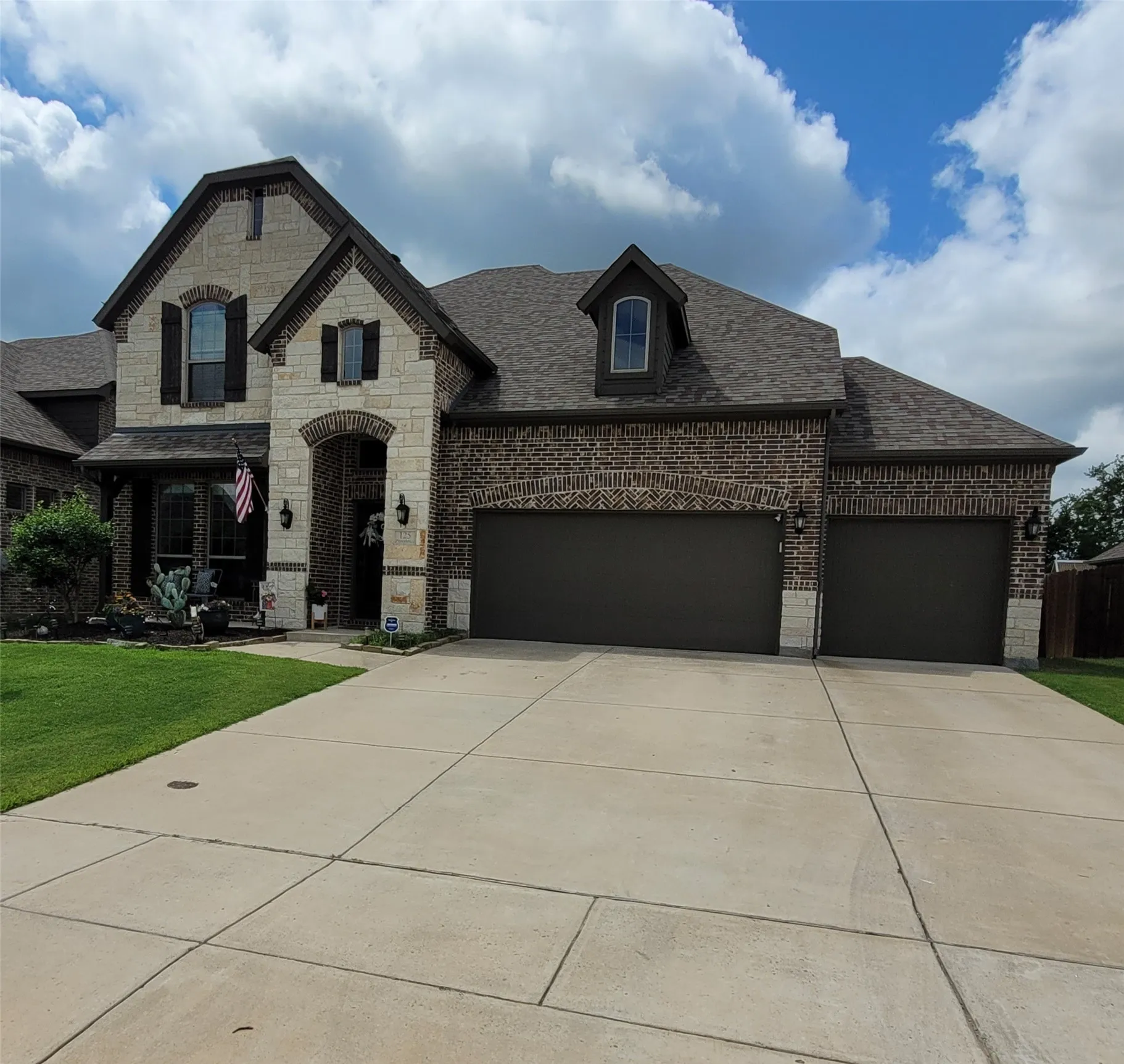 Single Family Residence For Sale in Grayson County , 125 Providence Drive, Van Alstyne, Texas 75495, 4 Bedroom, 4 Bathroom, 3 Garage spaces, 3,376 Sqft, built in 2020, mls#21303750, Real Estate Agent in Van Alstyne, Homes For Sale in Grayson county, Homes For Sale in Van Alstyne, Realtor in Van Alstyne Texas, Real Estate Brokerage Independent Realty Texas, Luminita Cordes Realtor