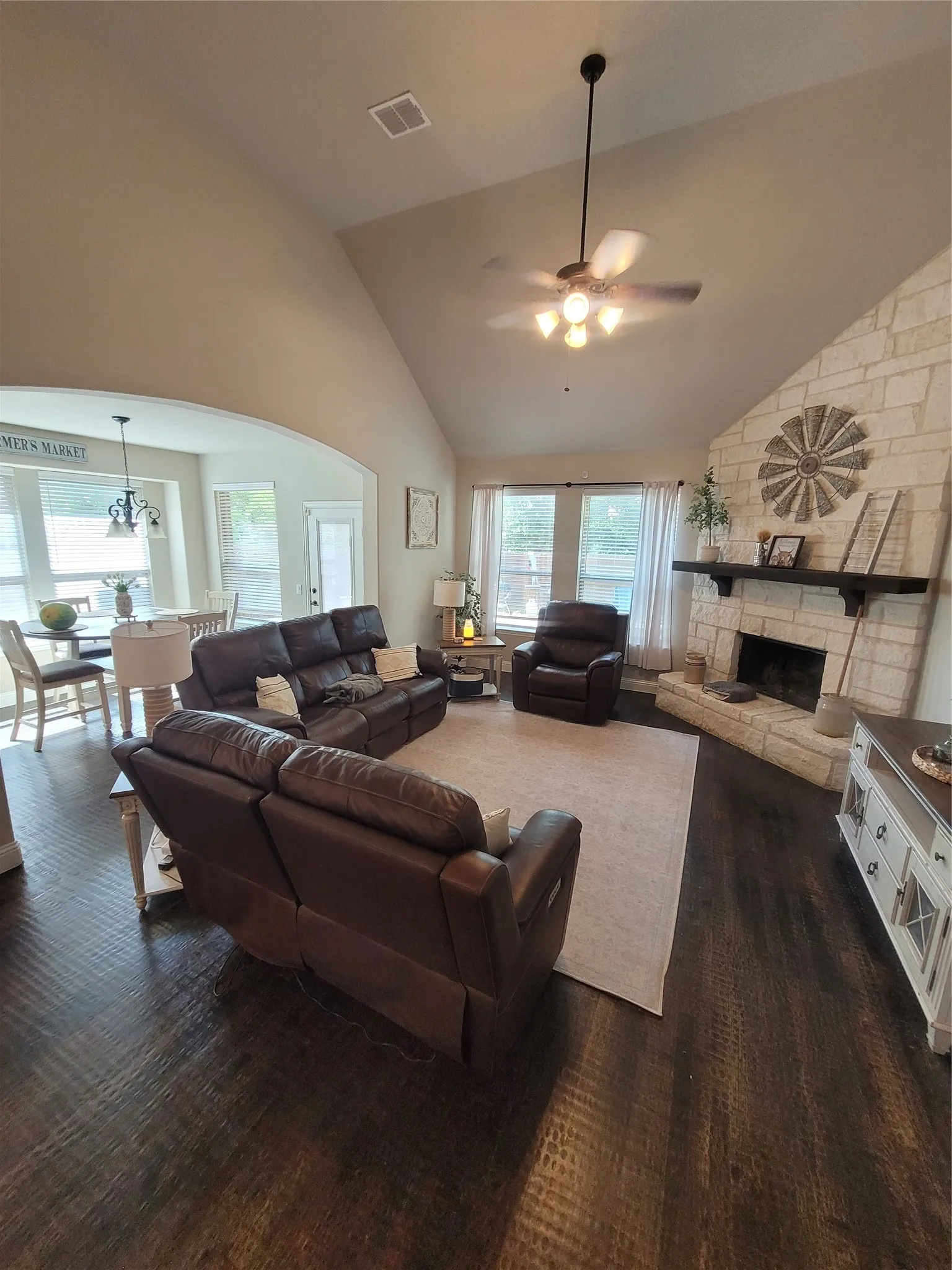 Single Family Residence For Sale in Grayson County , 125 Providence Drive, Van Alstyne, Texas 75495, 4 Bedroom, 4 Bathroom, 3 Garage spaces, 3,376 Sqft, built in 2020, mls#21303750, Real Estate Agent in Van Alstyne, Homes For Sale in Grayson county, Homes For Sale in Van Alstyne, Realtor in Van Alstyne Texas, Real Estate Brokerage Independent Realty Texas, Luminita Cordes Realtor
