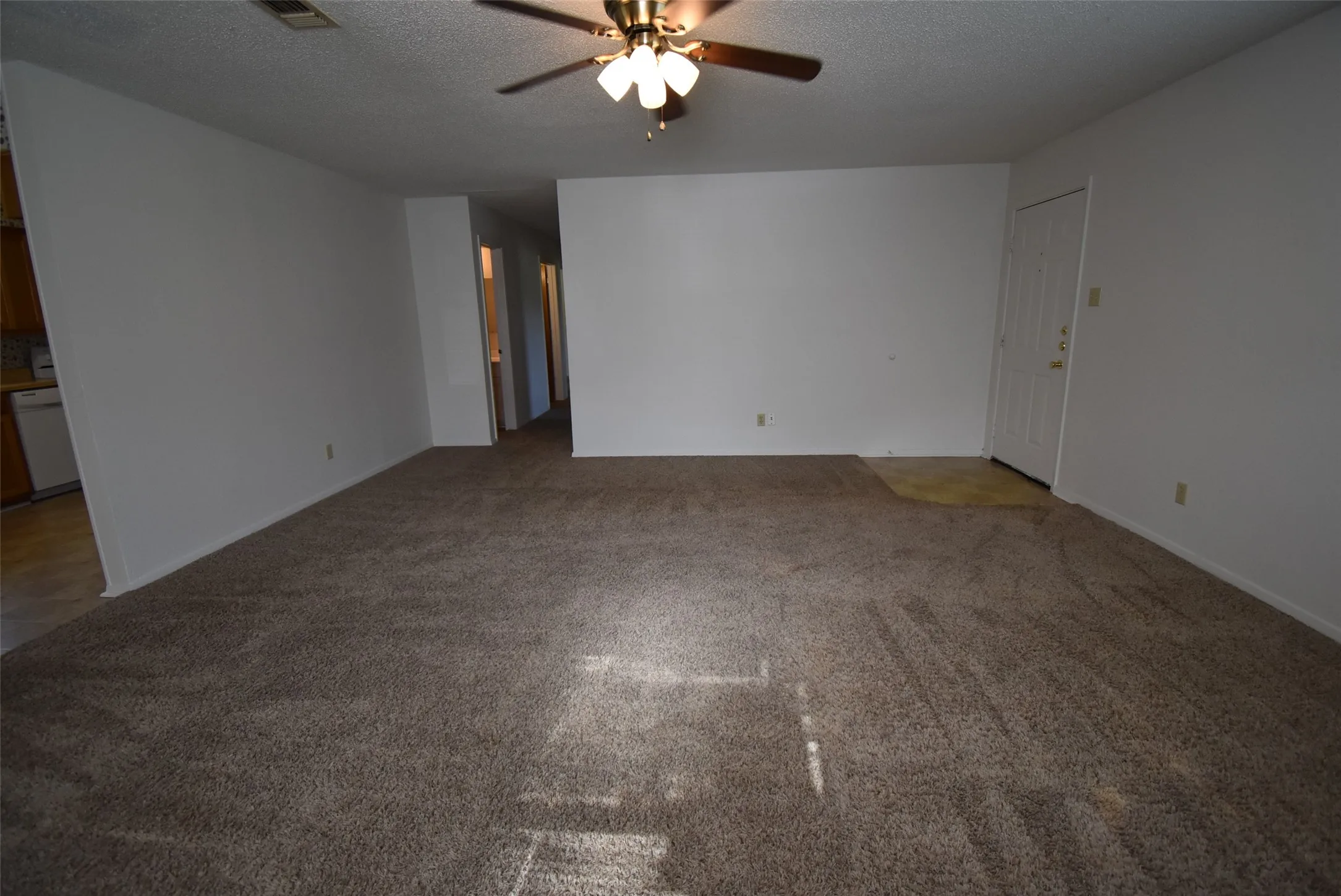 Single Family Residence For Rent in Grayson County , 514 Pecan Street, Collinsville, Texas 76233, 3 Bedroom, 2 Bathroom, Garage spaces, 1,260 Sqft, built in 1996, mls#21303758, Real Estate Agent in Collinsville, Homes For Rent in Grayson county, Homes For Rent in Collinsville, Realtor in Collinsville Texas, Real Estate Brokerage Independent Realty Texas, Luminita Cordes Realtor