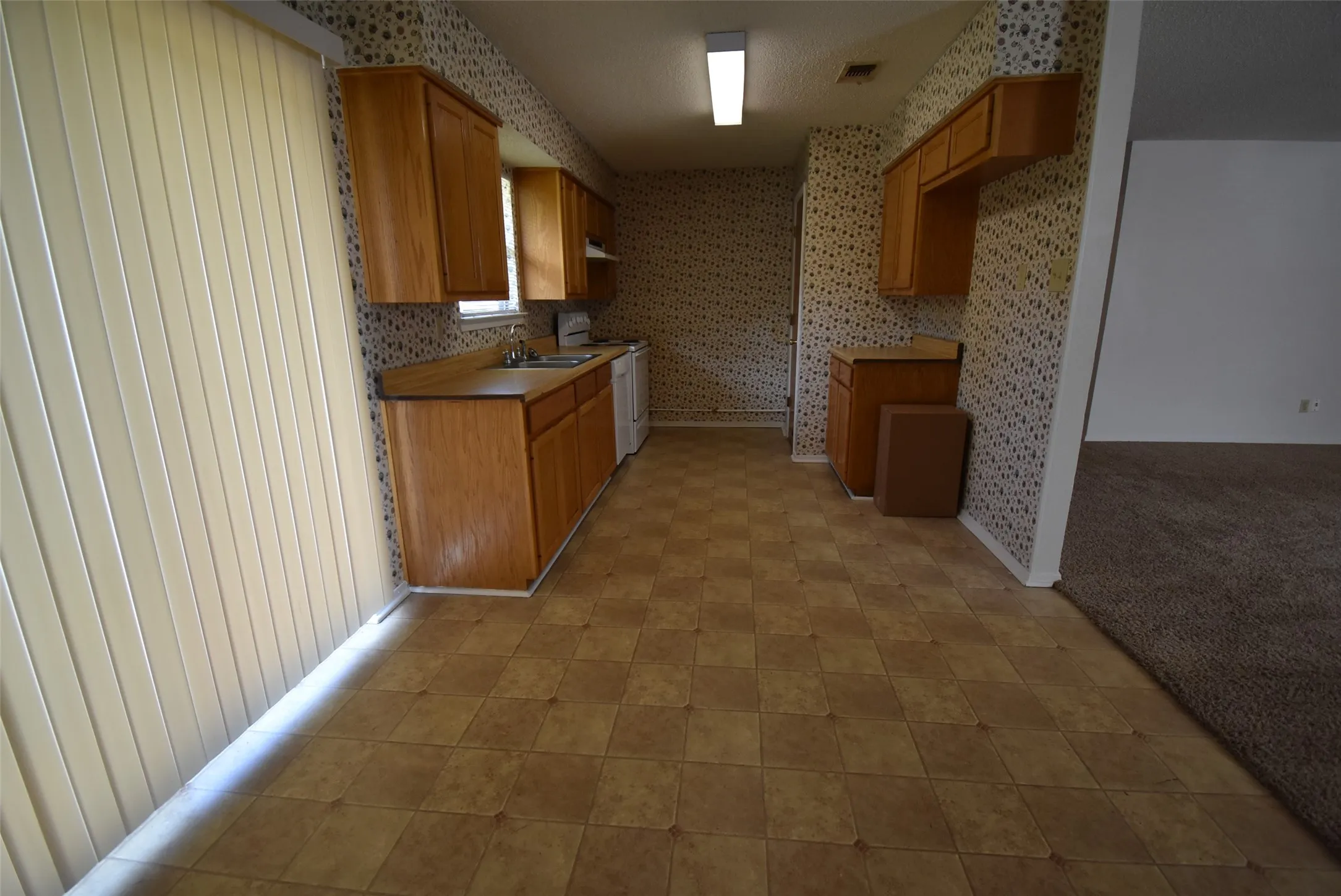 Single Family Residence For Rent in Grayson County , 514 Pecan Street, Collinsville, Texas 76233, 3 Bedroom, 2 Bathroom, Garage spaces, 1,260 Sqft, built in 1996, mls#21303758, Real Estate Agent in Collinsville, Homes For Rent in Grayson county, Homes For Rent in Collinsville, Realtor in Collinsville Texas, Real Estate Brokerage Independent Realty Texas, Luminita Cordes Realtor
