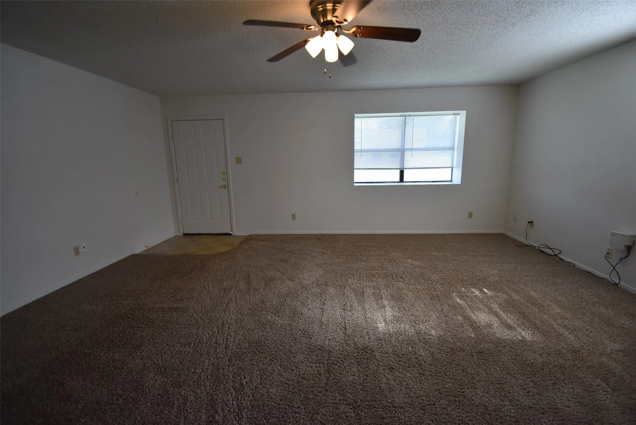 Single Family Residence For Rent in Grayson County , 514 Pecan Street, Collinsville, Texas 76233, 3 Bedroom, 2 Bathroom, Garage spaces, 1,260 Sqft, built in 1996, mls#21303758, Real Estate Agent in Collinsville, Homes For Rent in Grayson county, Homes For Rent in Collinsville, Realtor in Collinsville Texas, Real Estate Brokerage Independent Realty Texas, Luminita Cordes Realtor
