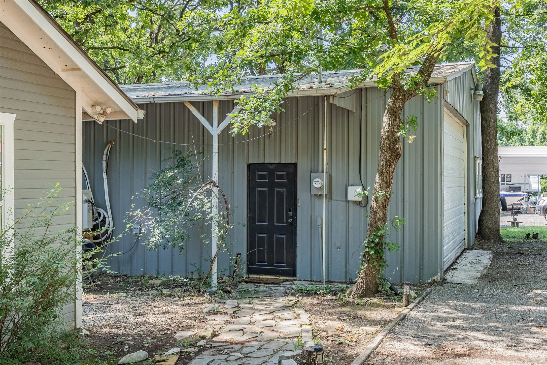Single Family Residence For Sale in Grayson County , 52 Shore Line Road, Pottsboro, Texas 75076, 4 Bedroom, 3 Bathroom, Garage spaces, 1,463 Sqft, built in 2010, mls#21303480, Real Estate Agent in Pottsboro, Homes For Sale in Grayson county, Homes For Sale in Pottsboro, Realtor in Pottsboro Texas, Real Estate Brokerage Independent Realty Texas, Luminita Cordes Realtor