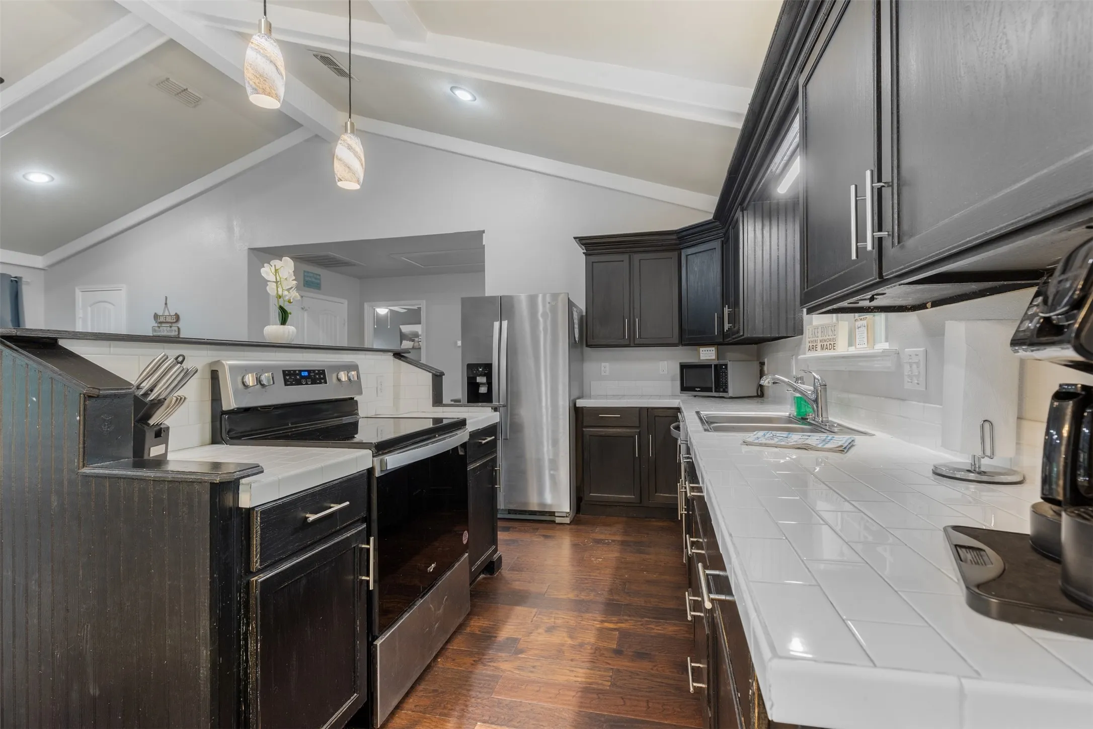 Single Family Residence For Sale in Grayson County , 52 Shore Line Road, Pottsboro, Texas 75076, 4 Bedroom, 3 Bathroom, Garage spaces, 1,463 Sqft, built in 2010, mls#21303480, Real Estate Agent in Pottsboro, Homes For Sale in Grayson county, Homes For Sale in Pottsboro, Realtor in Pottsboro Texas, Real Estate Brokerage Independent Realty Texas, Luminita Cordes Realtor
