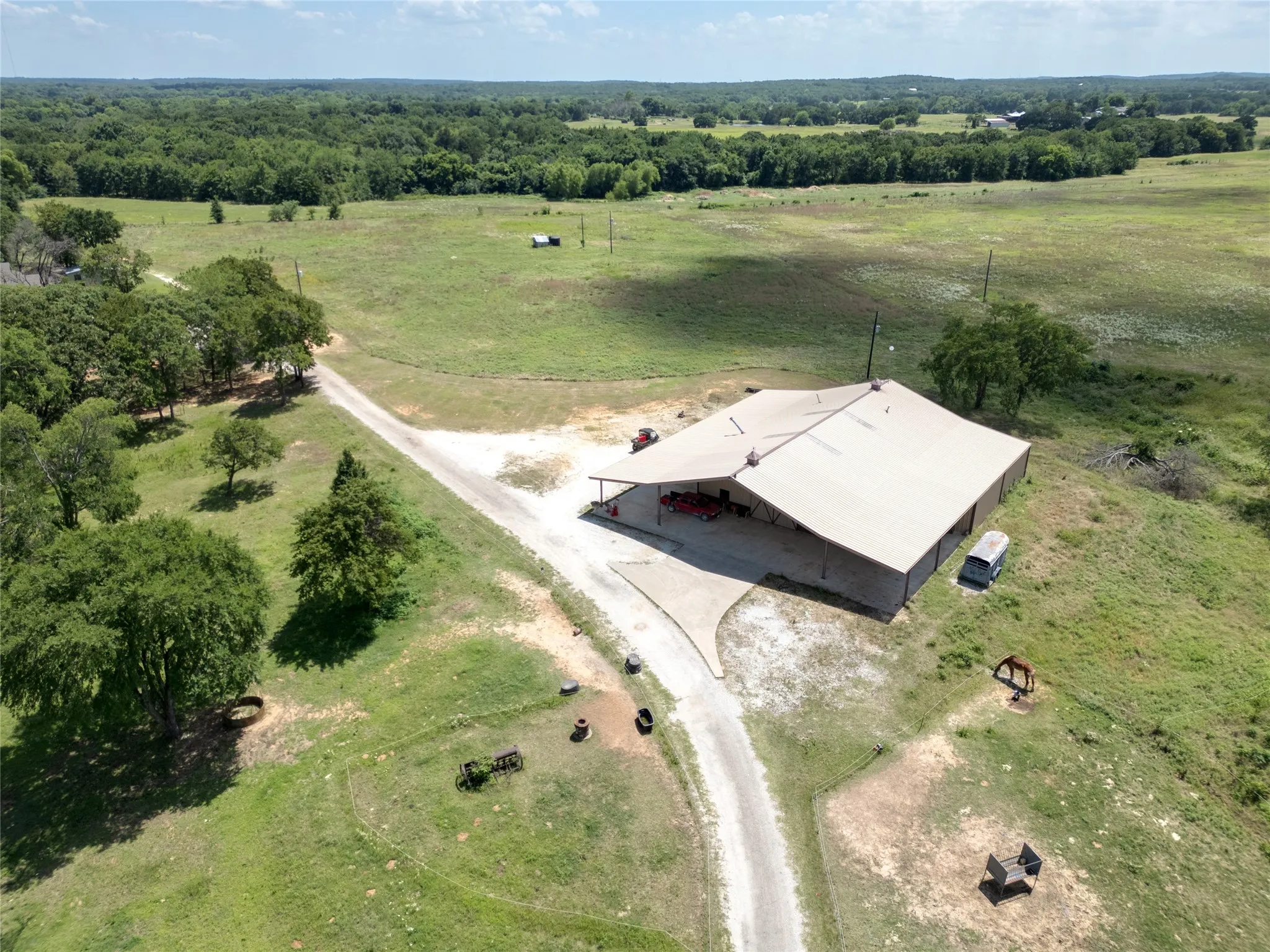 Farm For Sale in Cooke County , 1510 Hawkins Road, Whitesboro, Texas 76273, 5 Bedroom, 7 Bathroom, Garage spaces, 4,482 Sqft, built in 2010, mls#21287202, Real Estate Agent in Whitesboro, Homes For Sale in Cooke county, Homes For Sale in Whitesboro, Realtor in Whitesboro Texas, Real Estate Brokerage Independent Realty Texas, Luminita Cordes Realtor
