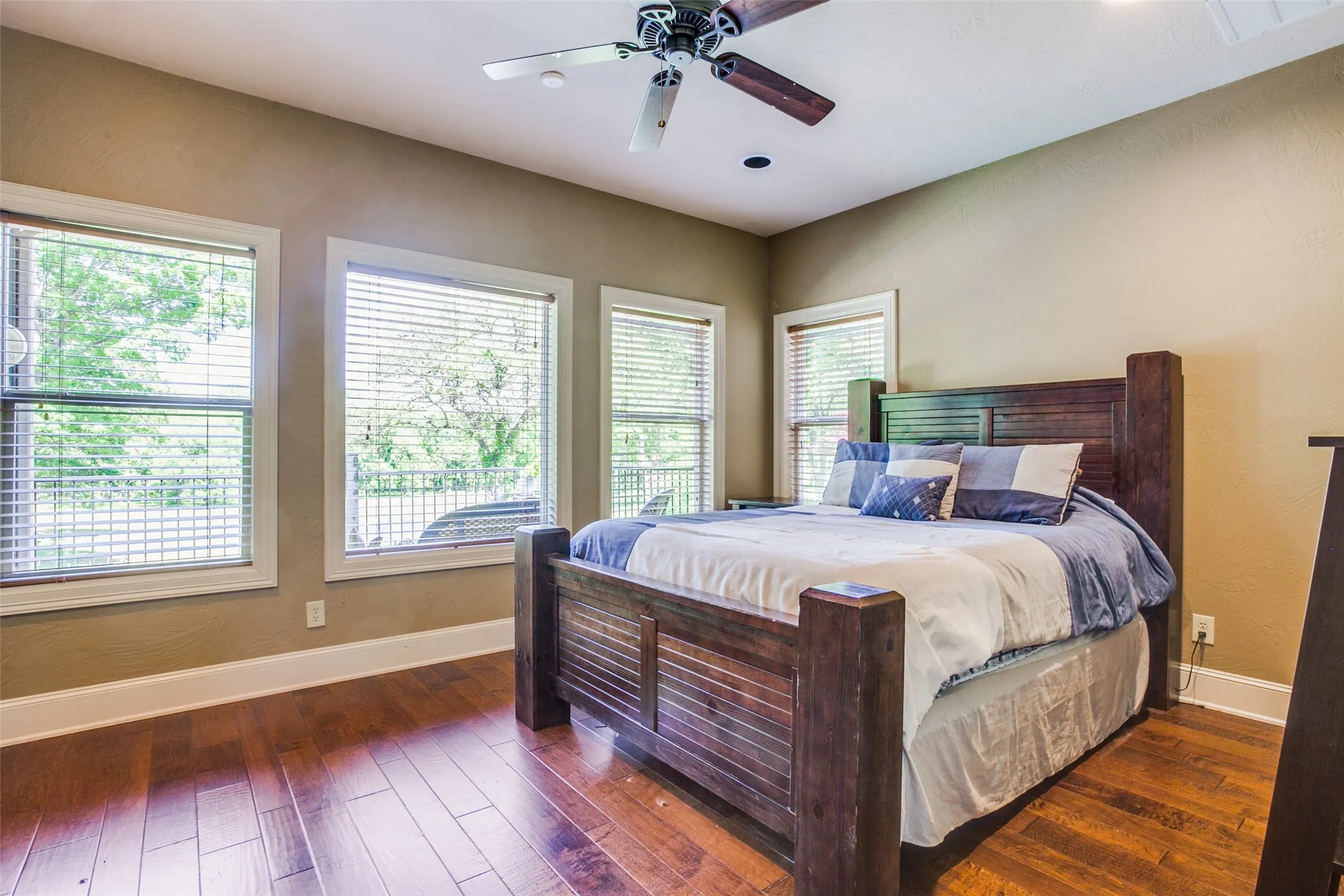 Farm For Sale in Cooke County , 1510 Hawkins Road, Whitesboro, Texas 76273, 5 Bedroom, 7 Bathroom, Garage spaces, 4,482 Sqft, built in 2010, mls#21287202, Real Estate Agent in Whitesboro, Homes For Sale in Cooke county, Homes For Sale in Whitesboro, Realtor in Whitesboro Texas, Real Estate Brokerage Independent Realty Texas, Luminita Cordes Realtor