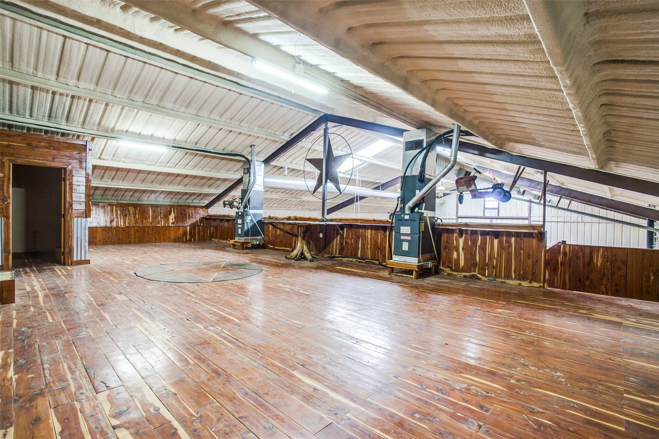 Farm For Sale in Cooke County , 1510 Hawkins Road, Whitesboro, Texas 76273, 5 Bedroom, 7 Bathroom, Garage spaces, 4,482 Sqft, built in 2010, mls#21287202, Real Estate Agent in Whitesboro, Homes For Sale in Cooke county, Homes For Sale in Whitesboro, Realtor in Whitesboro Texas, Real Estate Brokerage Independent Realty Texas, Luminita Cordes Realtor
