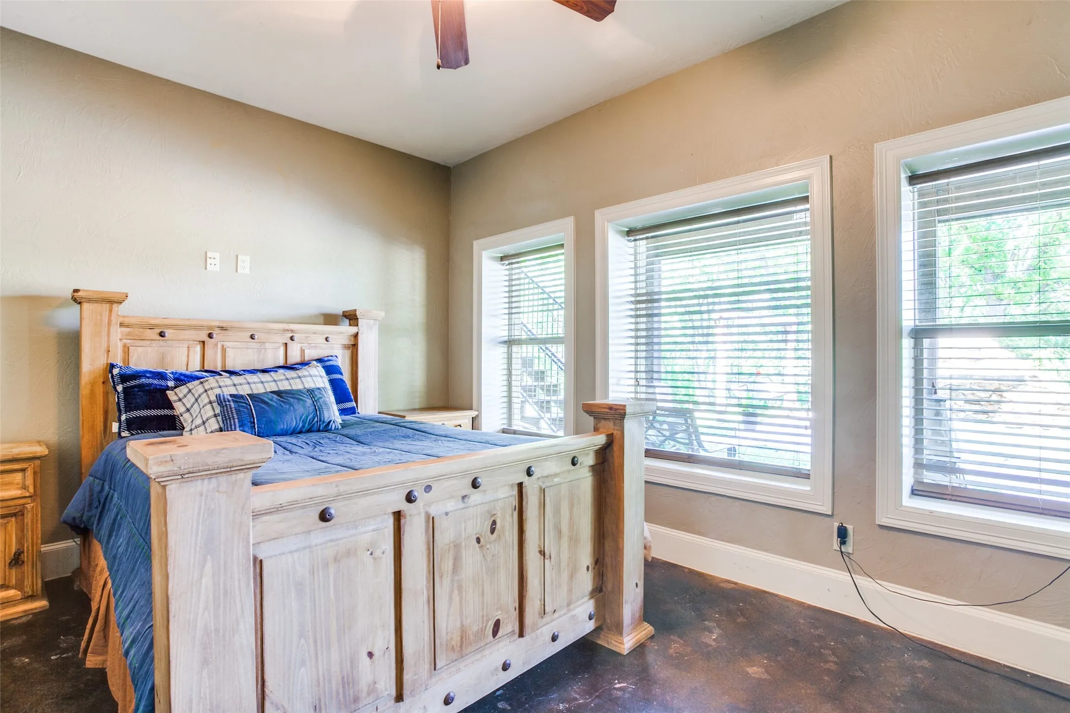 Farm For Sale in Cooke County , 1510 Hawkins Road, Whitesboro, Texas 76273, 5 Bedroom, 7 Bathroom, Garage spaces, 4,482 Sqft, built in 2010, mls#21287202, Real Estate Agent in Whitesboro, Homes For Sale in Cooke county, Homes For Sale in Whitesboro, Realtor in Whitesboro Texas, Real Estate Brokerage Independent Realty Texas, Luminita Cordes Realtor