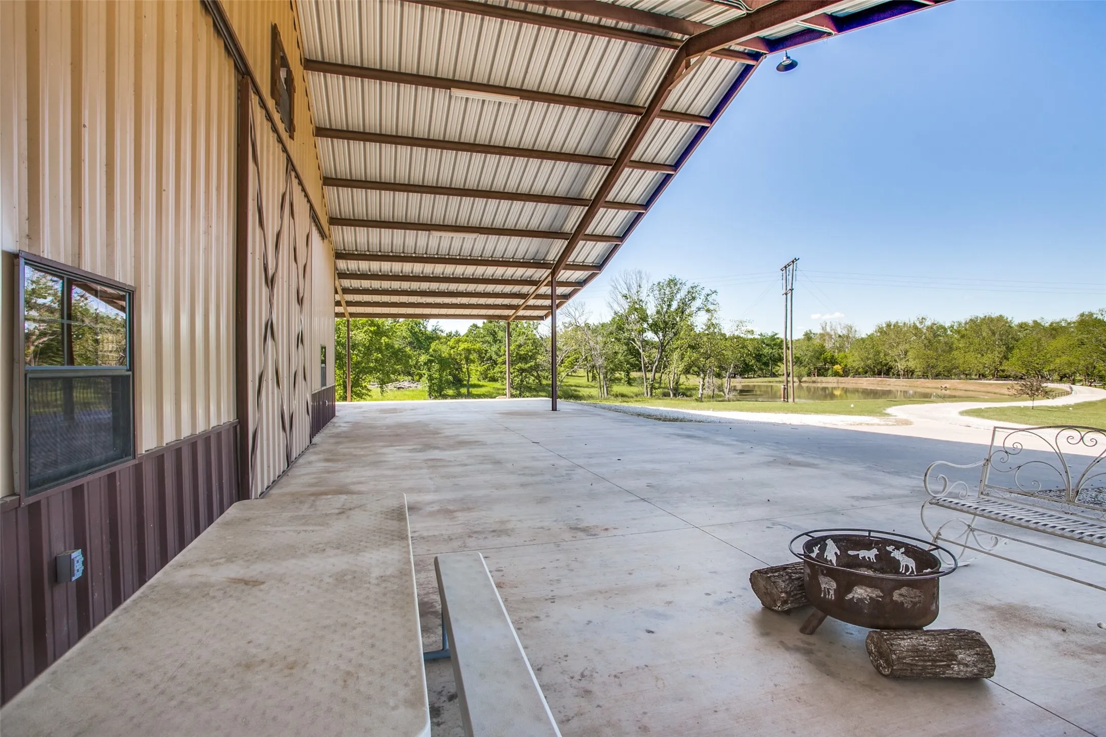 Farm For Sale in Cooke County , 1510 Hawkins Road, Whitesboro, Texas 76273, 5 Bedroom, 7 Bathroom, Garage spaces, 4,482 Sqft, built in 2010, mls#21287202, Real Estate Agent in Whitesboro, Homes For Sale in Cooke county, Homes For Sale in Whitesboro, Realtor in Whitesboro Texas, Real Estate Brokerage Independent Realty Texas, Luminita Cordes Realtor
