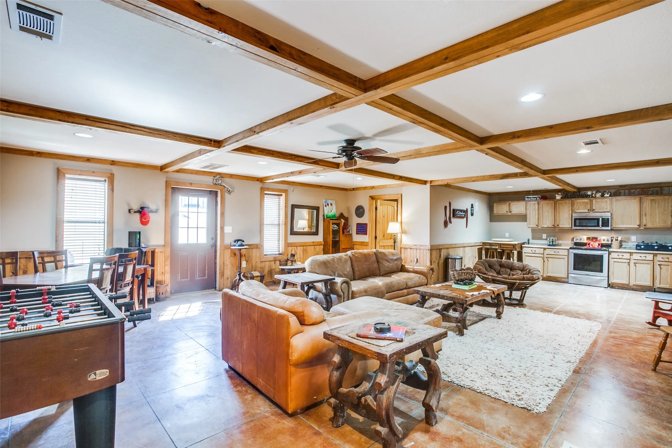 Farm For Sale in Cooke County , 1510 Hawkins Road, Whitesboro, Texas 76273, 5 Bedroom, 7 Bathroom, Garage spaces, 4,482 Sqft, built in 2010, mls#21287202, Real Estate Agent in Whitesboro, Homes For Sale in Cooke county, Homes For Sale in Whitesboro, Realtor in Whitesboro Texas, Real Estate Brokerage Independent Realty Texas, Luminita Cordes Realtor