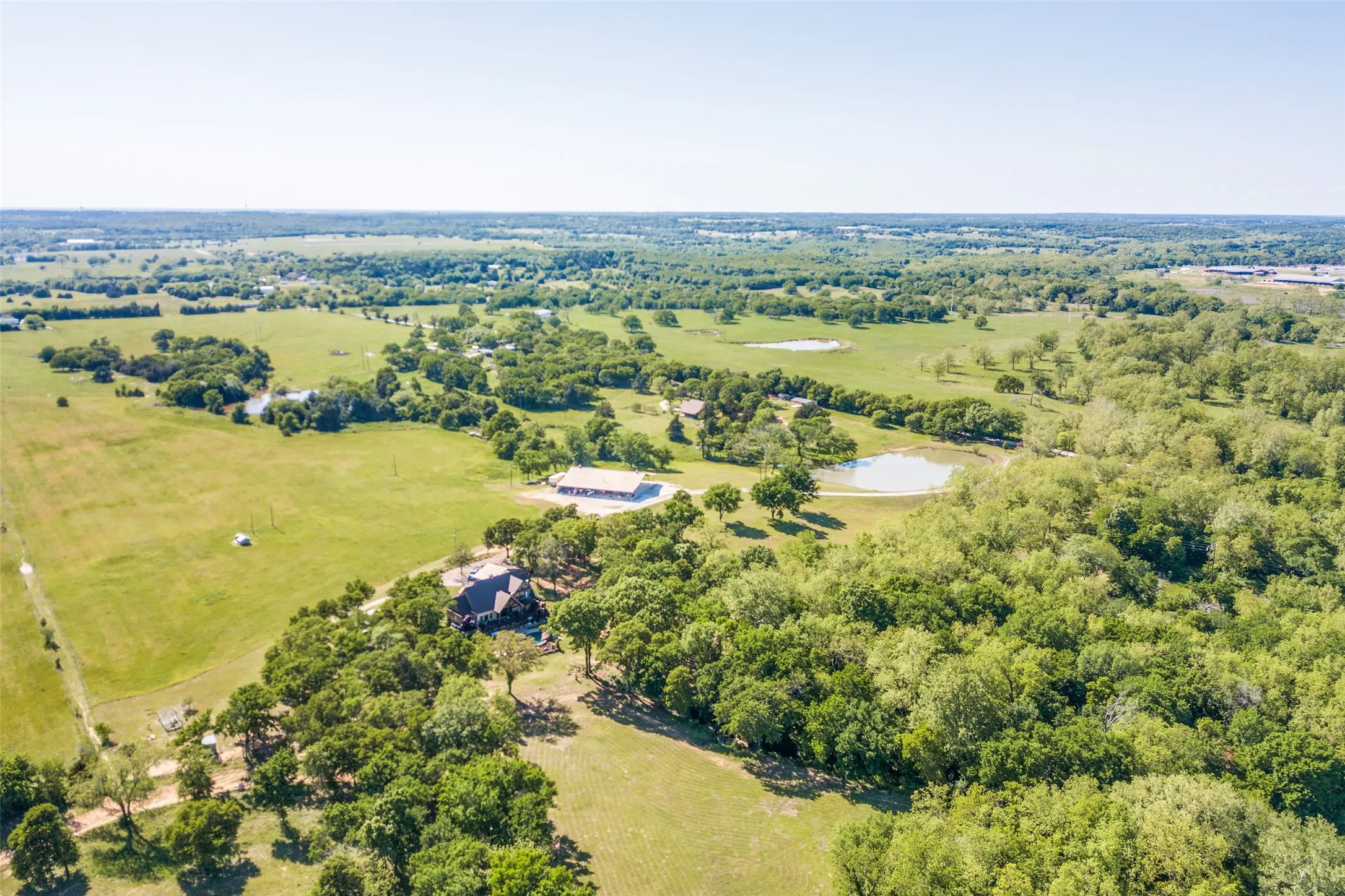 Farm For Sale in Cooke County , 1510 Hawkins Road, Whitesboro, Texas 76273, 5 Bedroom, 7 Bathroom, Garage spaces, 4,482 Sqft, built in 2010, mls#21287202, Real Estate Agent in Whitesboro, Homes For Sale in Cooke county, Homes For Sale in Whitesboro, Realtor in Whitesboro Texas, Real Estate Brokerage Independent Realty Texas, Luminita Cordes Realtor