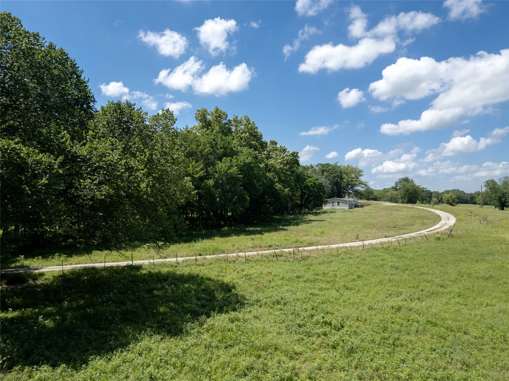Farm For Sale in Cooke County , 1510 Hawkins Road, Whitesboro, Texas 76273, 5 Bedroom, 7 Bathroom, Garage spaces, 4,482 Sqft, built in 2010, mls#21287202, Real Estate Agent in Whitesboro, Homes For Sale in Cooke county, Homes For Sale in Whitesboro, Realtor in Whitesboro Texas, Real Estate Brokerage Independent Realty Texas, Luminita Cordes Realtor