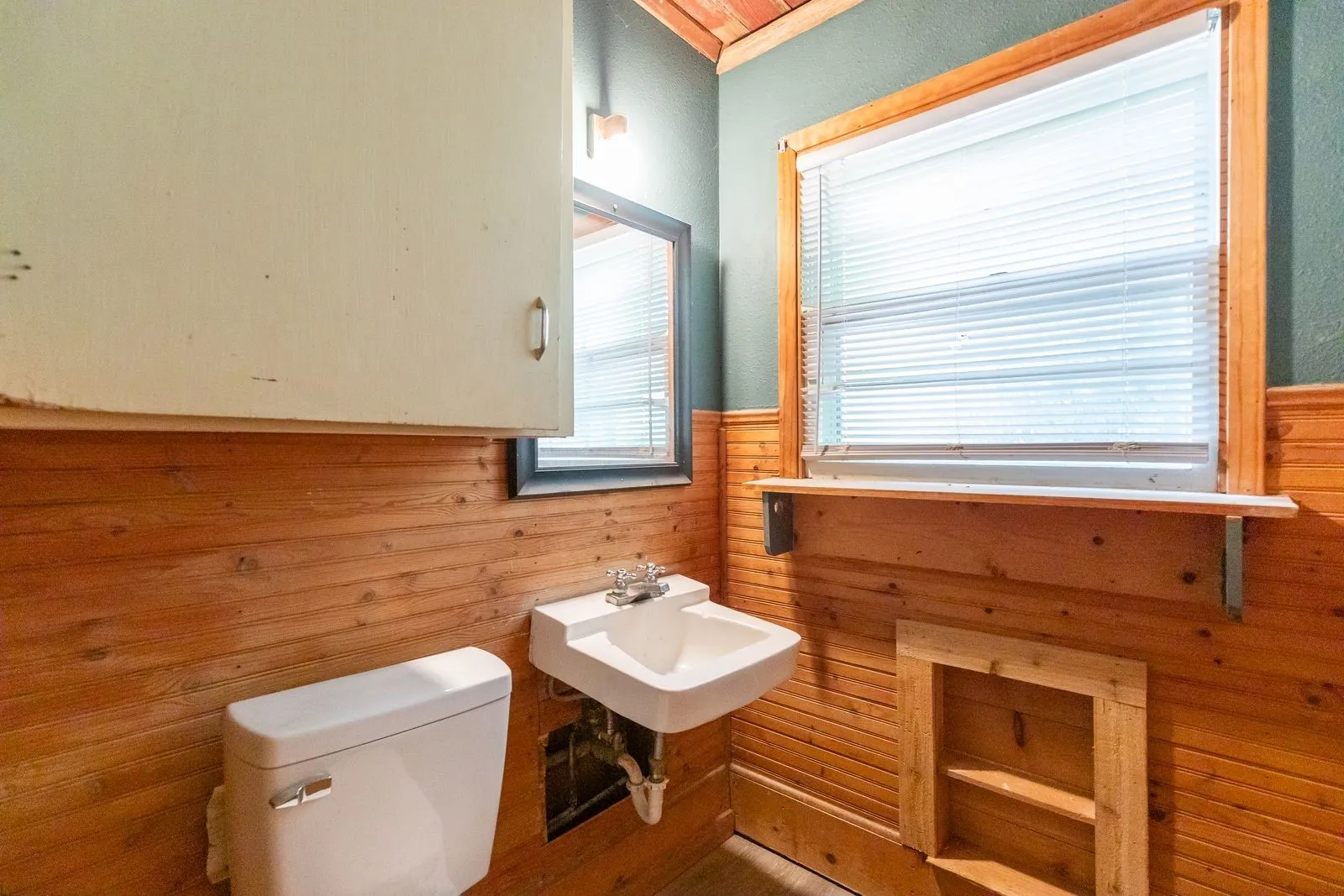Single Family Residence For Sale in Taylor County , 701 Forrest Avenue, Abilene, Texas 79603, 4 Bedroom, 2 Bathroom, 2 Garage spaces, 1,524 Sqft, built in 1955, mls#21302750, Real Estate Agent in Abilene, Homes For Sale in Taylor county, Homes For Sale in Abilene, Realtor in Abilene Texas, Real Estate Brokerage Independent Realty Texas, Luminita Cordes Realtor