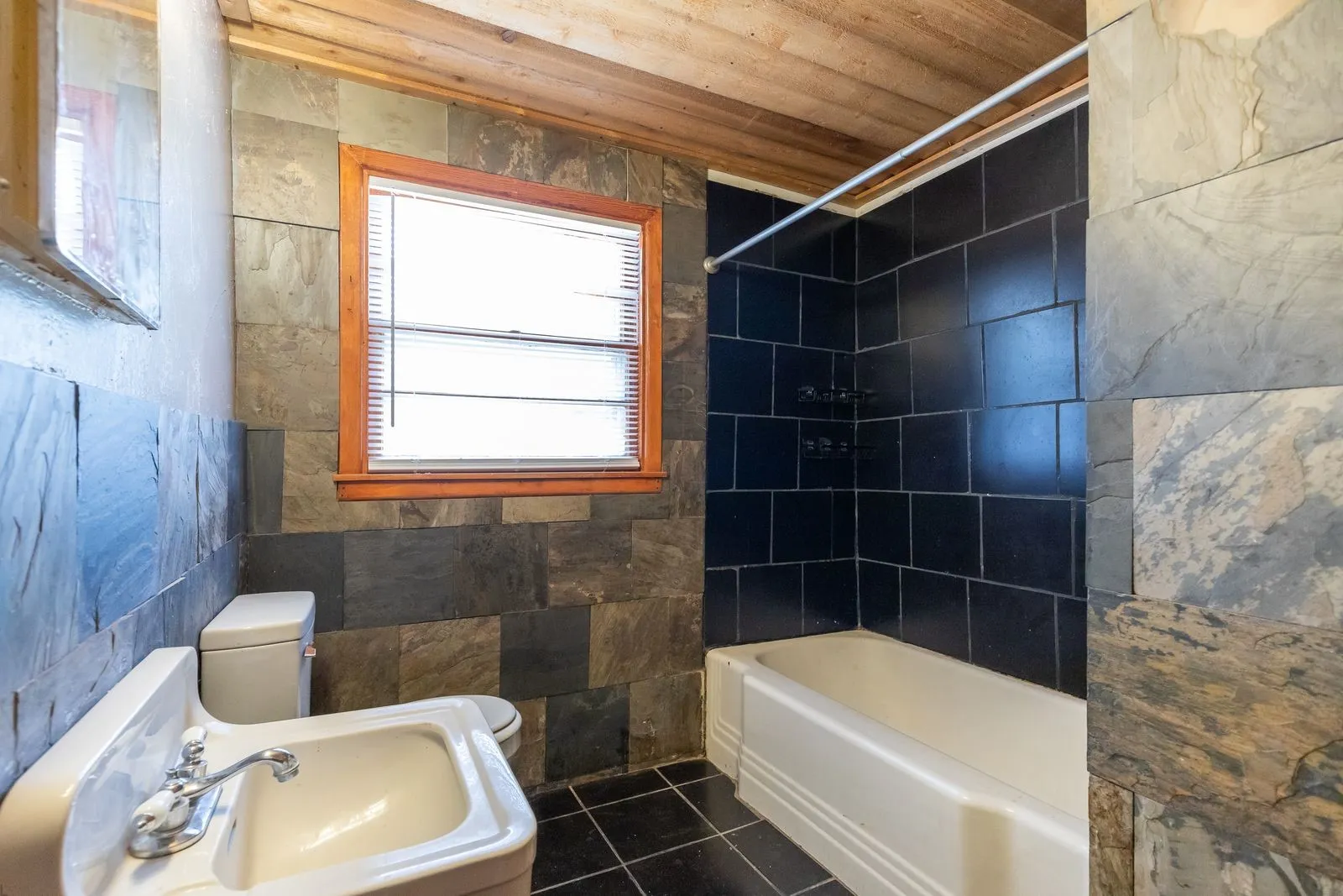 Single Family Residence For Sale in Taylor County , 701 Forrest Avenue, Abilene, Texas 79603, 4 Bedroom, 2 Bathroom, 2 Garage spaces, 1,524 Sqft, built in 1955, mls#21302750, Real Estate Agent in Abilene, Homes For Sale in Taylor county, Homes For Sale in Abilene, Realtor in Abilene Texas, Real Estate Brokerage Independent Realty Texas, Luminita Cordes Realtor