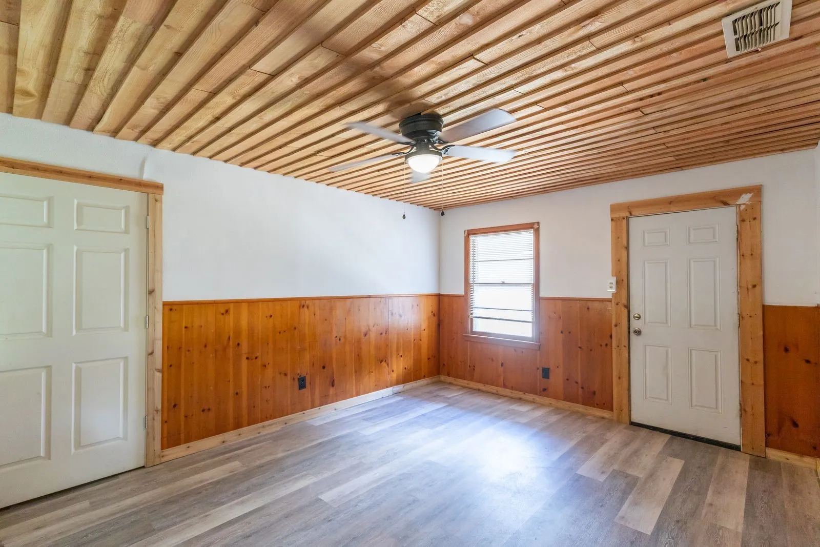 Single Family Residence For Sale in Taylor County , 701 Forrest Avenue, Abilene, Texas 79603, 4 Bedroom, 2 Bathroom, 2 Garage spaces, 1,524 Sqft, built in 1955, mls#21302750, Real Estate Agent in Abilene, Homes For Sale in Taylor county, Homes For Sale in Abilene, Realtor in Abilene Texas, Real Estate Brokerage Independent Realty Texas, Luminita Cordes Realtor