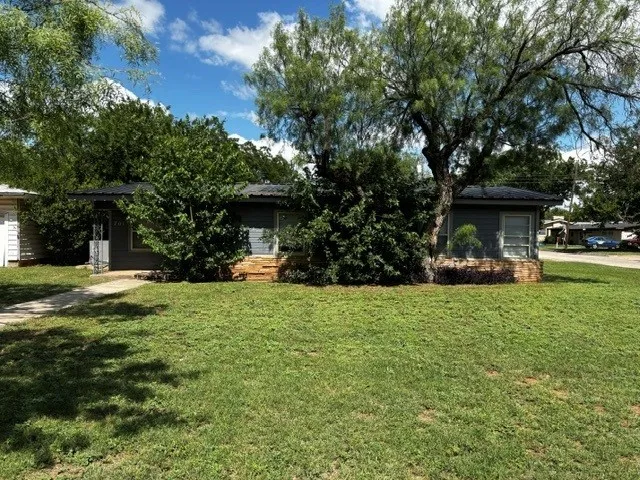 Single Family Residence For Sale in Taylor County , 701 Forrest Avenue, Abilene, Texas 79603, 4 Bedroom, 2 Bathroom, 2 Garage spaces, 1,524 Sqft, built in 1955, mls#21302750, Real Estate Agent in Abilene, Homes For Sale in Taylor county, Homes For Sale in Abilene, Realtor in Abilene Texas, Real Estate Brokerage Independent Realty Texas, Luminita Cordes Realtor