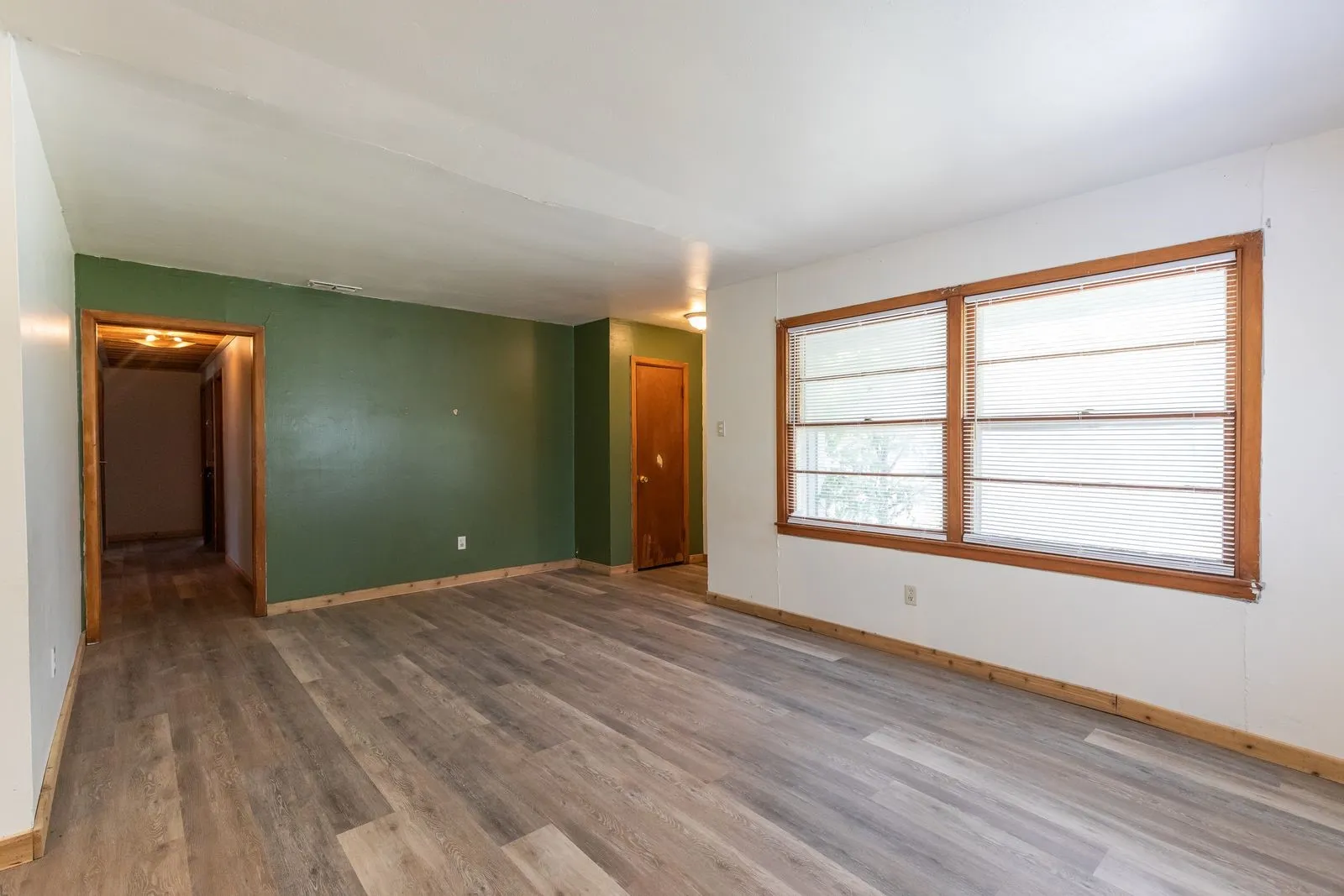 Single Family Residence For Sale in Taylor County , 701 Forrest Avenue, Abilene, Texas 79603, 4 Bedroom, 2 Bathroom, 2 Garage spaces, 1,524 Sqft, built in 1955, mls#21302750, Real Estate Agent in Abilene, Homes For Sale in Taylor county, Homes For Sale in Abilene, Realtor in Abilene Texas, Real Estate Brokerage Independent Realty Texas, Luminita Cordes Realtor