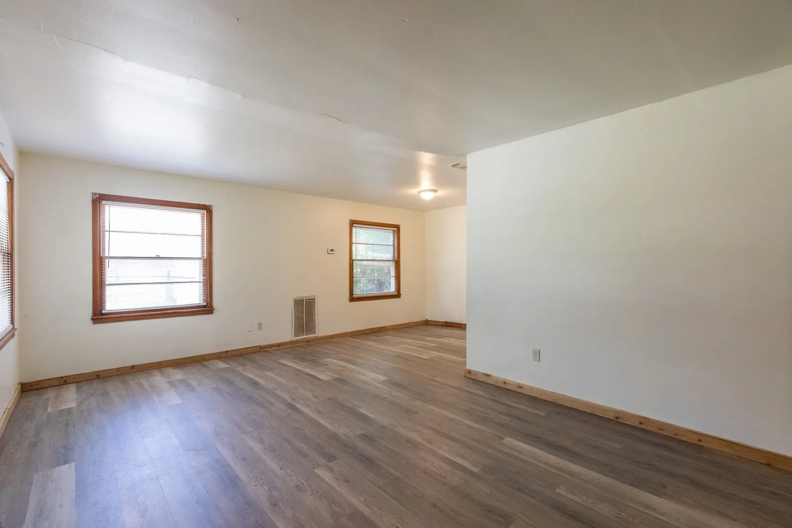 Single Family Residence For Sale in Taylor County , 701 Forrest Avenue, Abilene, Texas 79603, 4 Bedroom, 2 Bathroom, 2 Garage spaces, 1,524 Sqft, built in 1955, mls#21302750, Real Estate Agent in Abilene, Homes For Sale in Taylor county, Homes For Sale in Abilene, Realtor in Abilene Texas, Real Estate Brokerage Independent Realty Texas, Luminita Cordes Realtor