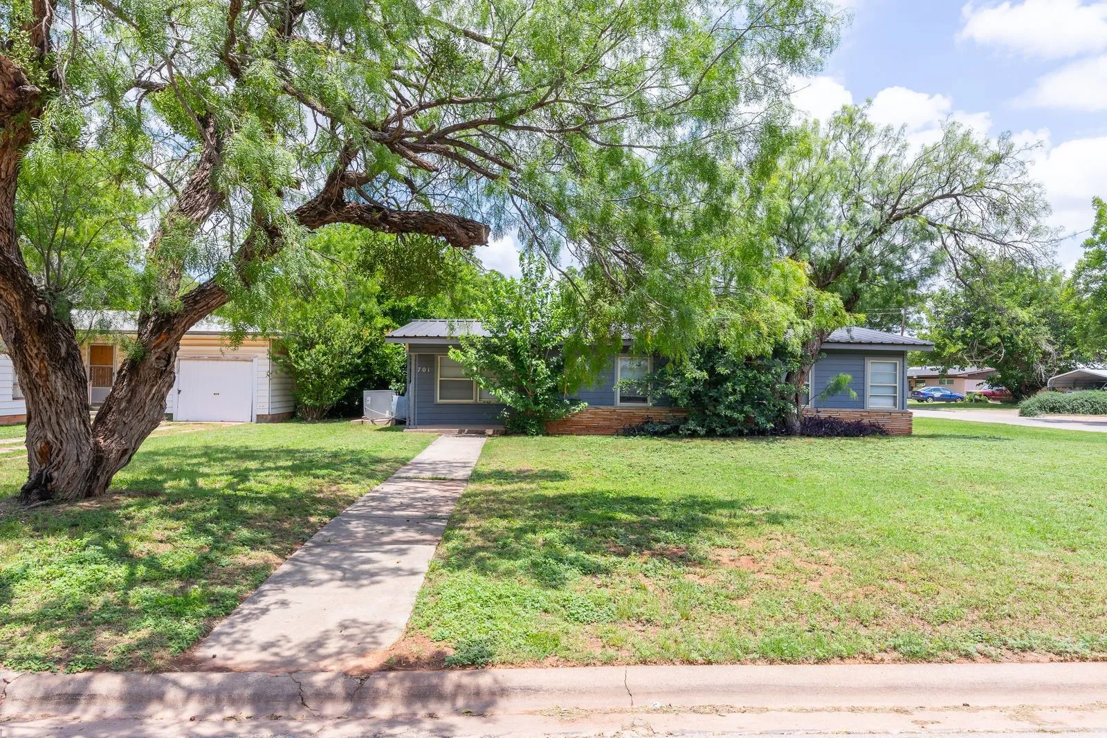 Single Family Residence For Sale in Taylor County , 701 Forrest Avenue, Abilene, Texas 79603, 4 Bedroom, 2 Bathroom, 2 Garage spaces, 1,524 Sqft, built in 1955, mls#21302750, Real Estate Agent in Abilene, Homes For Sale in Taylor county, Homes For Sale in Abilene, Realtor in Abilene Texas, Real Estate Brokerage Independent Realty Texas, Luminita Cordes Realtor
