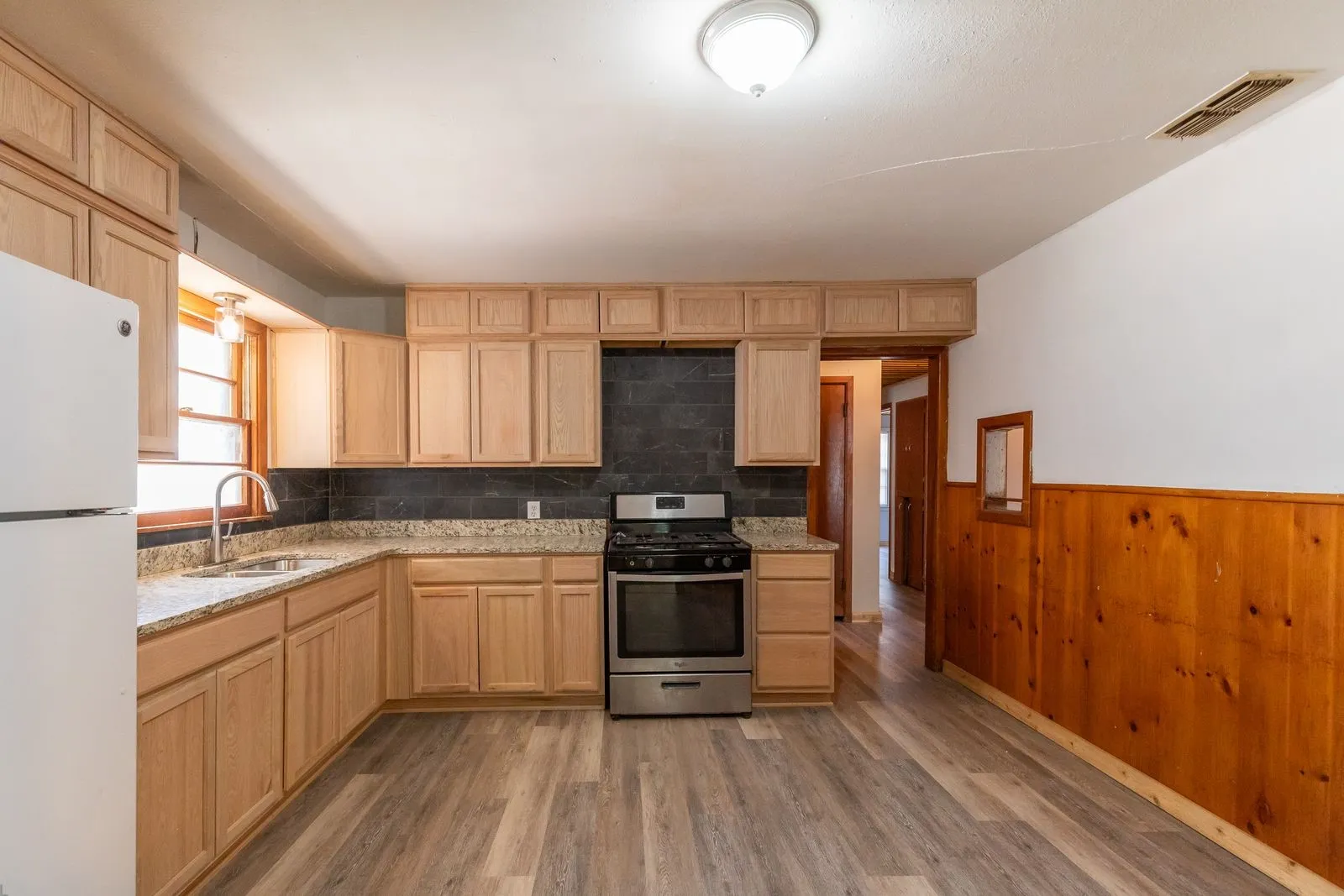 Single Family Residence For Sale in Taylor County , 701 Forrest Avenue, Abilene, Texas 79603, 4 Bedroom, 2 Bathroom, 2 Garage spaces, 1,524 Sqft, built in 1955, mls#21302750, Real Estate Agent in Abilene, Homes For Sale in Taylor county, Homes For Sale in Abilene, Realtor in Abilene Texas, Real Estate Brokerage Independent Realty Texas, Luminita Cordes Realtor