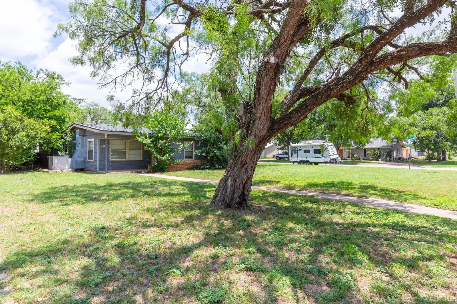 Single Family Residence For Sale in Taylor County , 701 Forrest Avenue, Abilene, Texas 79603, 4 Bedroom, 2 Bathroom, 2 Garage spaces, 1,524 Sqft, built in 1955, mls#21302750, Real Estate Agent in Abilene, Homes For Sale in Taylor county, Homes For Sale in Abilene, Realtor in Abilene Texas, Real Estate Brokerage Independent Realty Texas, Luminita Cordes Realtor