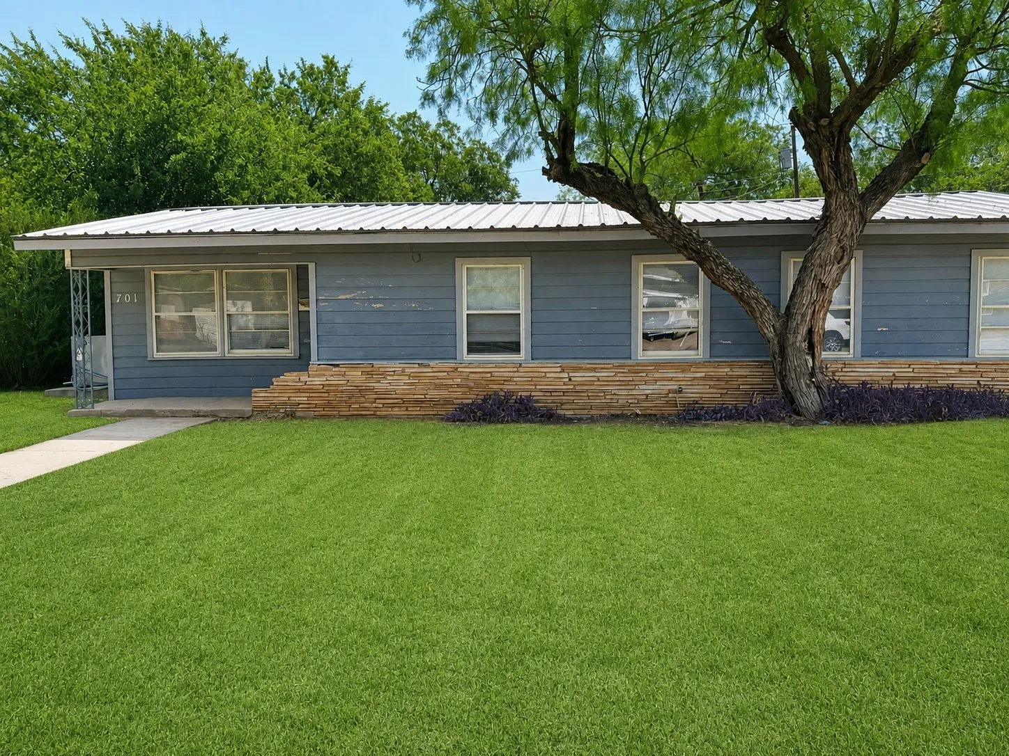 Single Family Residence For Sale in Taylor County , 701 Forrest Avenue, Abilene, Texas 79603, 4 Bedroom, 2 Bathroom, 2 Garage spaces, 1,524 Sqft, built in 1955, mls#21302750, Real Estate Agent in Abilene, Homes For Sale in Taylor county, Homes For Sale in Abilene, Realtor in Abilene Texas, Real Estate Brokerage Independent Realty Texas, Luminita Cordes Realtor