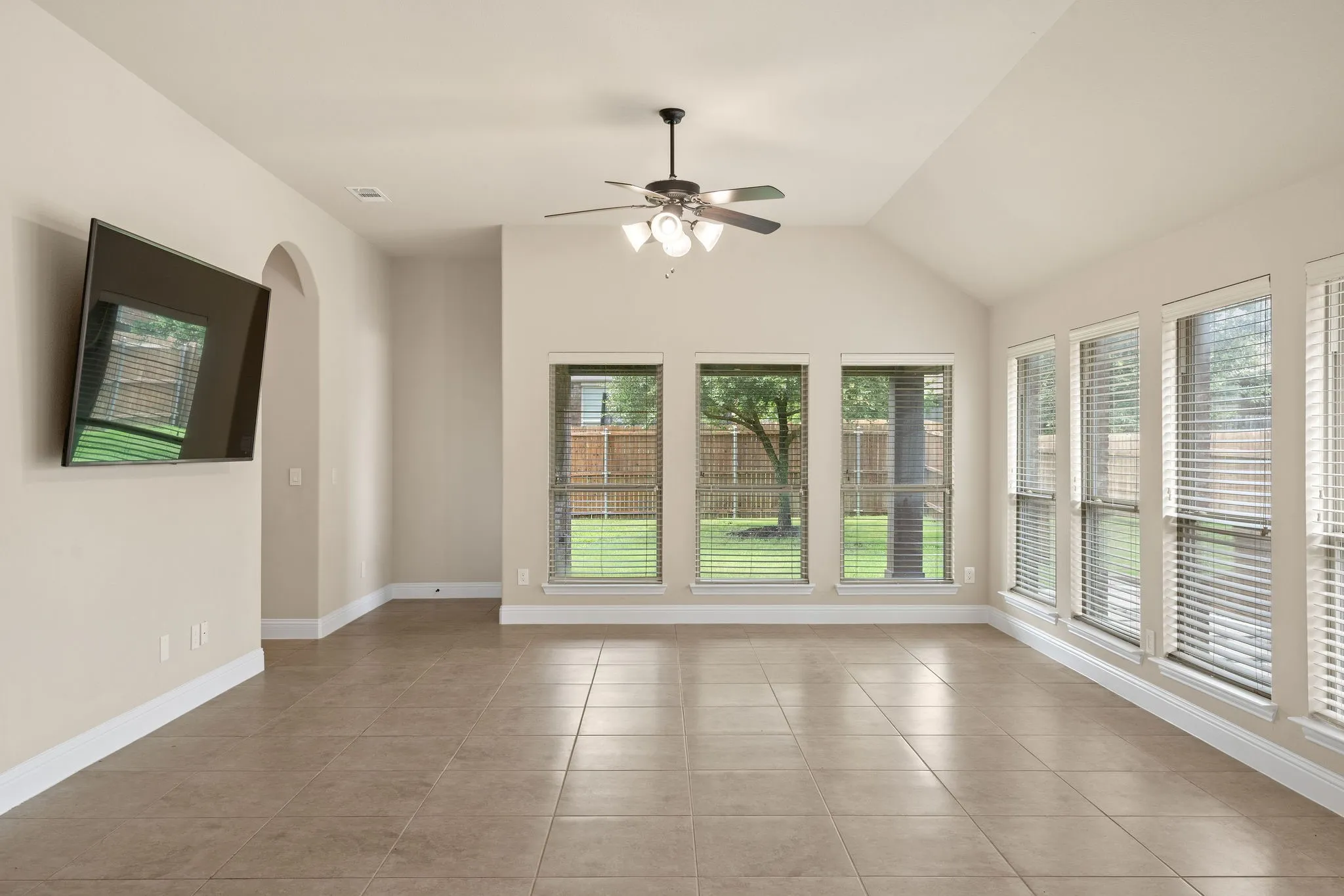 Single Family Residence For Sale in Collin County , 1610 Cherry Hill Drive, Anna, Texas 75409, 4 Bedroom, 2 Bathroom, 3 Garage spaces, 2,033 Sqft, built in 2017, mls#21302959, Real Estate Agent in Anna, Homes For Sale in Collin county, Homes For Sale in Anna, Realtor in Anna Texas, Real Estate Brokerage Independent Realty Texas, Luminita Cordes Realtor