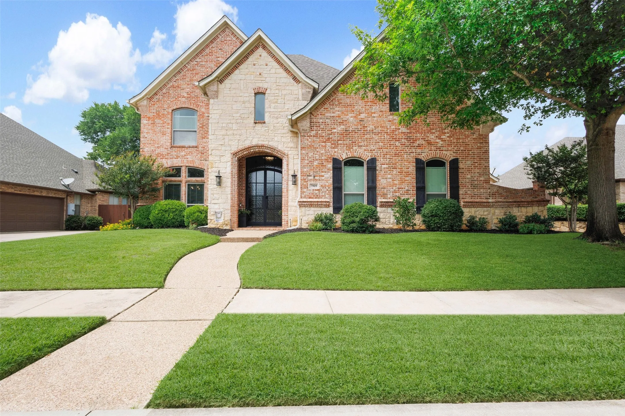 Single Family Residence For Sale in Tarrant County , 7909 Citadel Court, North Richland Hills, Texas 76182, 4 Bedroom, 3 Bathroom, 2 Garage spaces, 3,400 Sqft, built in 2001, mls#21280352, Real Estate Agent in North Richland Hills, Homes For Sale in Tarrant county, Homes For Sale in North Richland Hills, Realtor in North Richland Hills Texas, Real Estate Brokerage Independent Realty Texas, Luminita Cordes Realtor