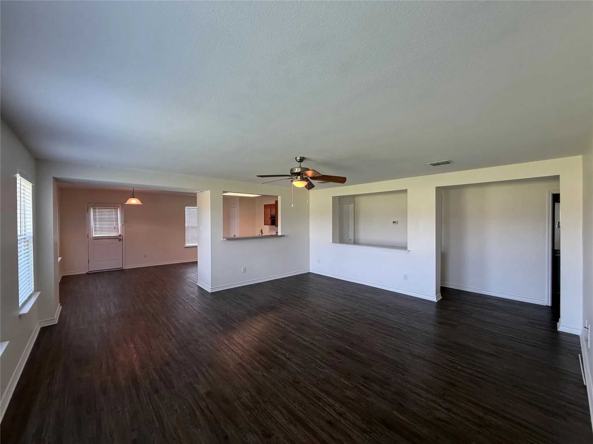 Single Family Residence For Rent in Kaufman County , 300 Stanford, Forney, Texas 75126, 3 Bedroom, 2 Bathroom, 2 Garage spaces, 1,714 Sqft, built in 2006, mls#21303832, Real Estate Agent in Forney, Homes For Rent in Kaufman county, Homes For Rent in Forney, Realtor in Forney Texas, Real Estate Brokerage Independent Realty Texas, Luminita Cordes Realtor