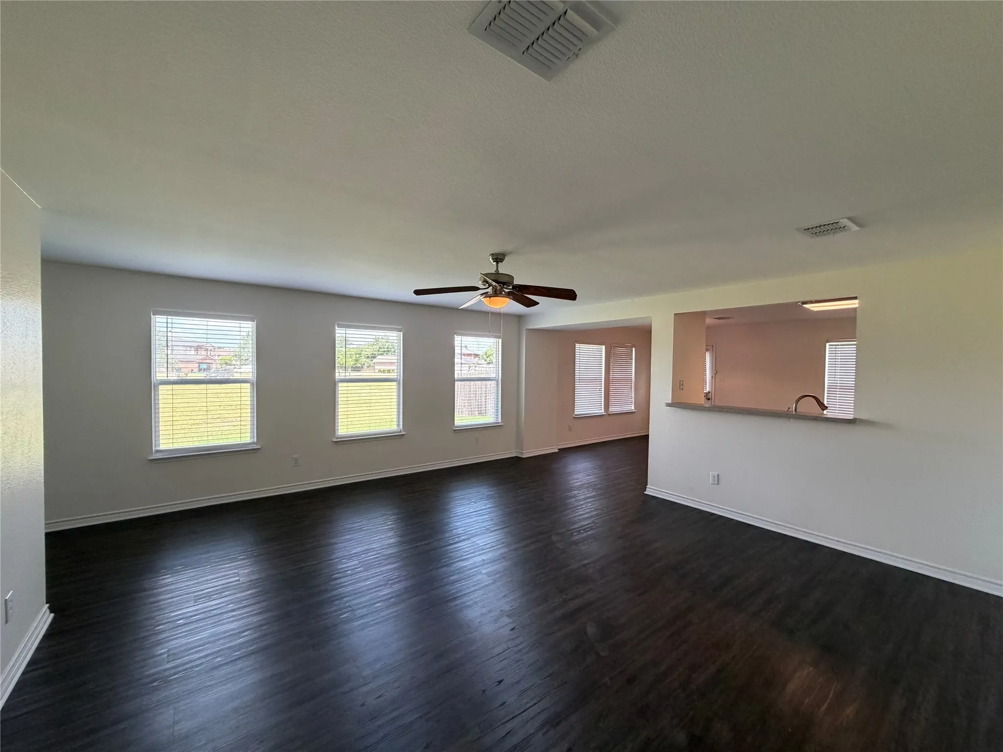 Single Family Residence For Rent in Kaufman County , 300 Stanford, Forney, Texas 75126, 3 Bedroom, 2 Bathroom, 2 Garage spaces, 1,714 Sqft, built in 2006, mls#21303832, Real Estate Agent in Forney, Homes For Rent in Kaufman county, Homes For Rent in Forney, Realtor in Forney Texas, Real Estate Brokerage Independent Realty Texas, Luminita Cordes Realtor