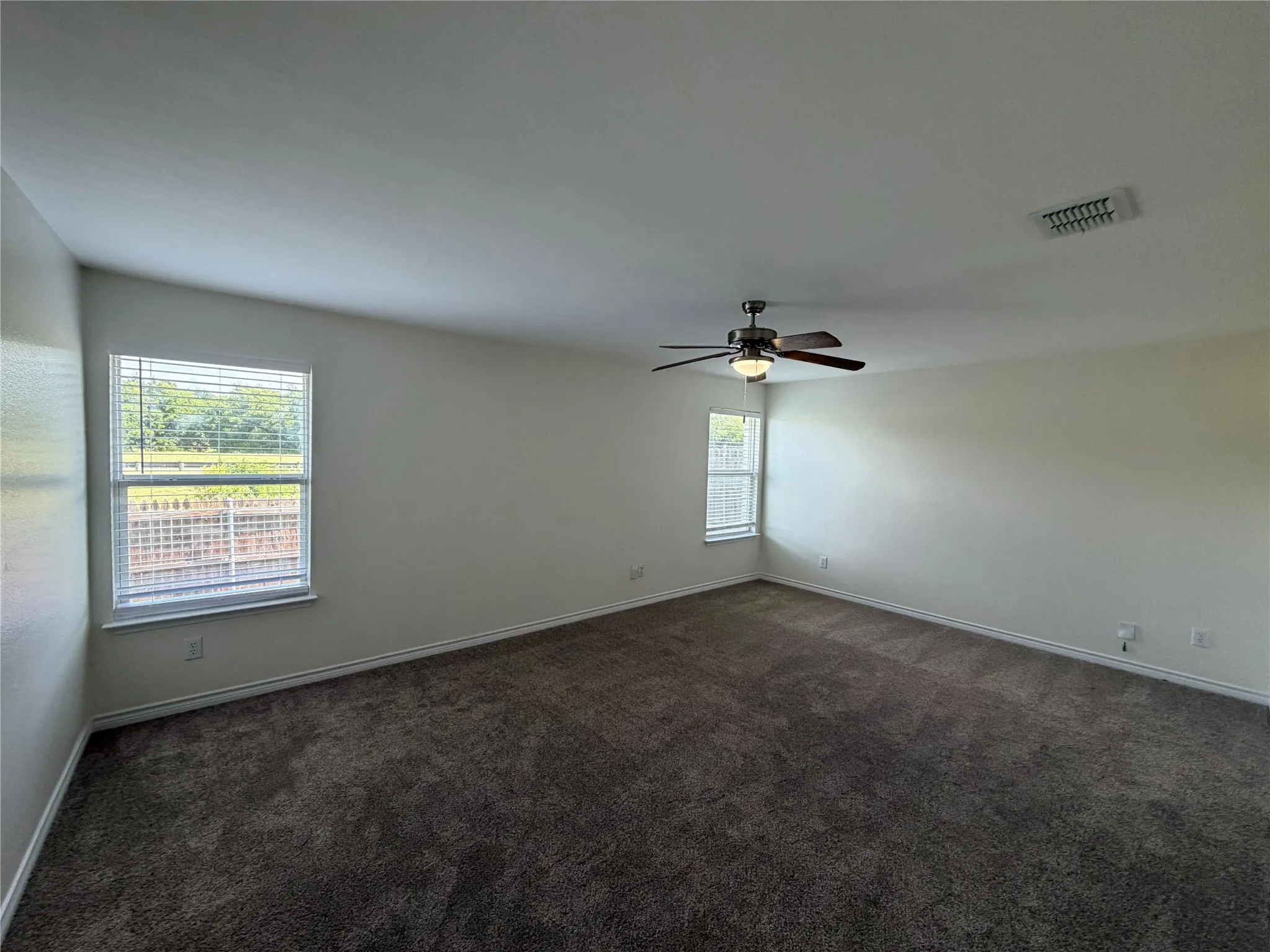 Single Family Residence For Rent in Kaufman County , 300 Stanford, Forney, Texas 75126, 3 Bedroom, 2 Bathroom, 2 Garage spaces, 1,714 Sqft, built in 2006, mls#21303832, Real Estate Agent in Forney, Homes For Rent in Kaufman county, Homes For Rent in Forney, Realtor in Forney Texas, Real Estate Brokerage Independent Realty Texas, Luminita Cordes Realtor