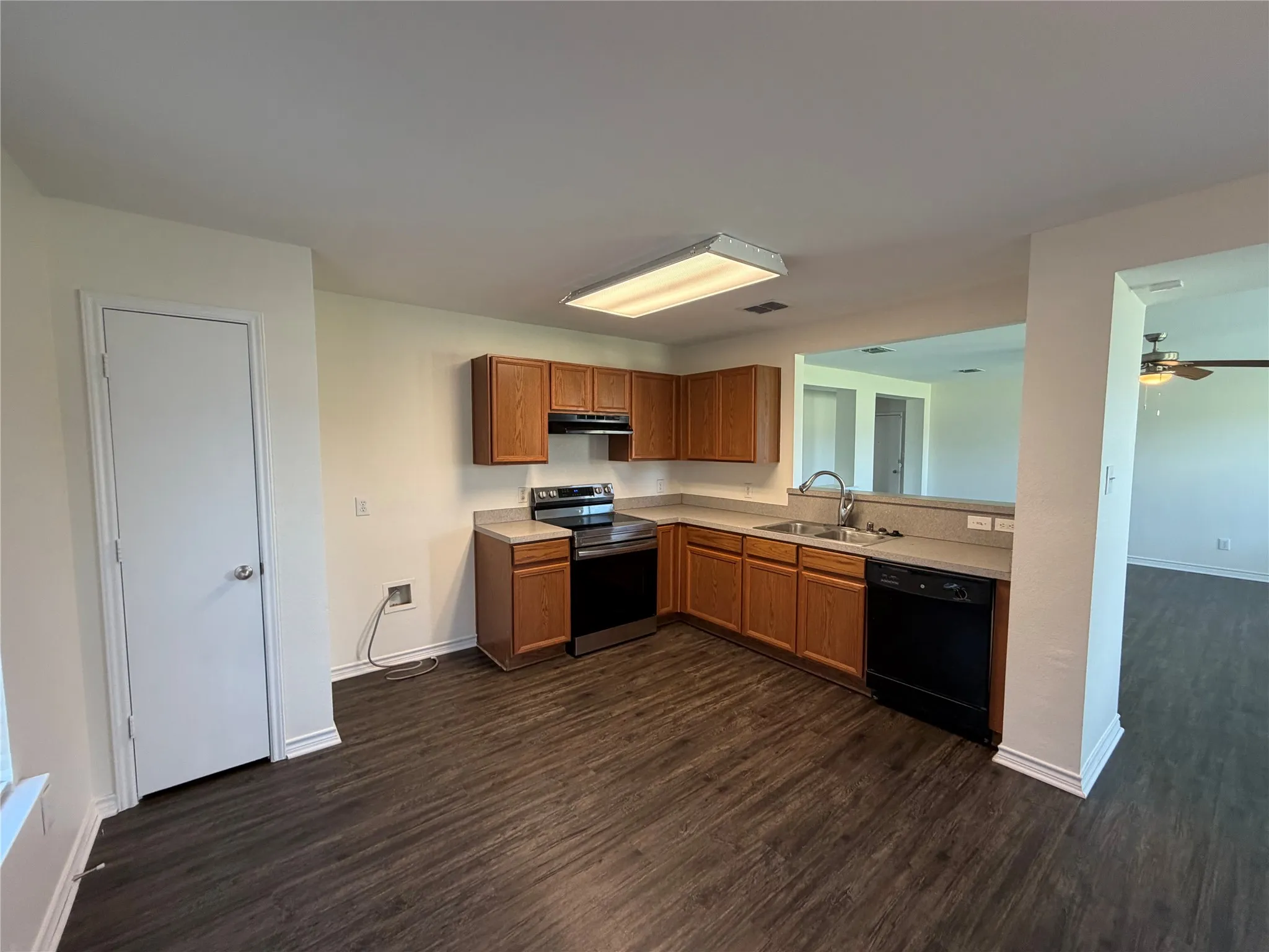 Single Family Residence For Rent in Kaufman County , 300 Stanford, Forney, Texas 75126, 3 Bedroom, 2 Bathroom, 2 Garage spaces, 1,714 Sqft, built in 2006, mls#21303832, Real Estate Agent in Forney, Homes For Rent in Kaufman county, Homes For Rent in Forney, Realtor in Forney Texas, Real Estate Brokerage Independent Realty Texas, Luminita Cordes Realtor