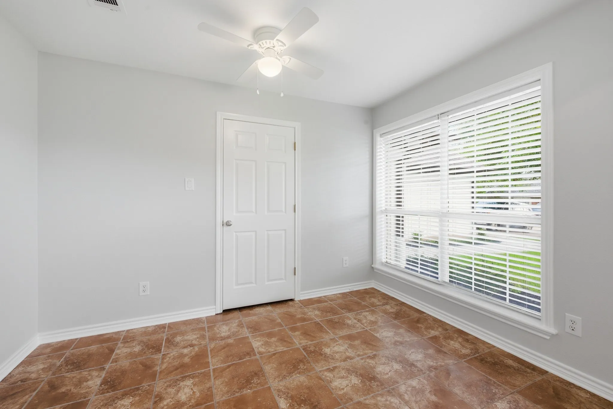Single Family Residence For Sale in Brazos County , 318 Landsburg Lane, College Station, Texas 77845, 3 Bedroom, 3 Bathroom, 2 Garage spaces, 1,876 Sqft, built in 1997, mls#21303689, Real Estate Agent in College Station, Homes For Sale in Brazos county, Homes For Sale in College Station, Realtor in College Station Texas, Real Estate Brokerage Independent Realty Texas, Luminita Cordes Realtor