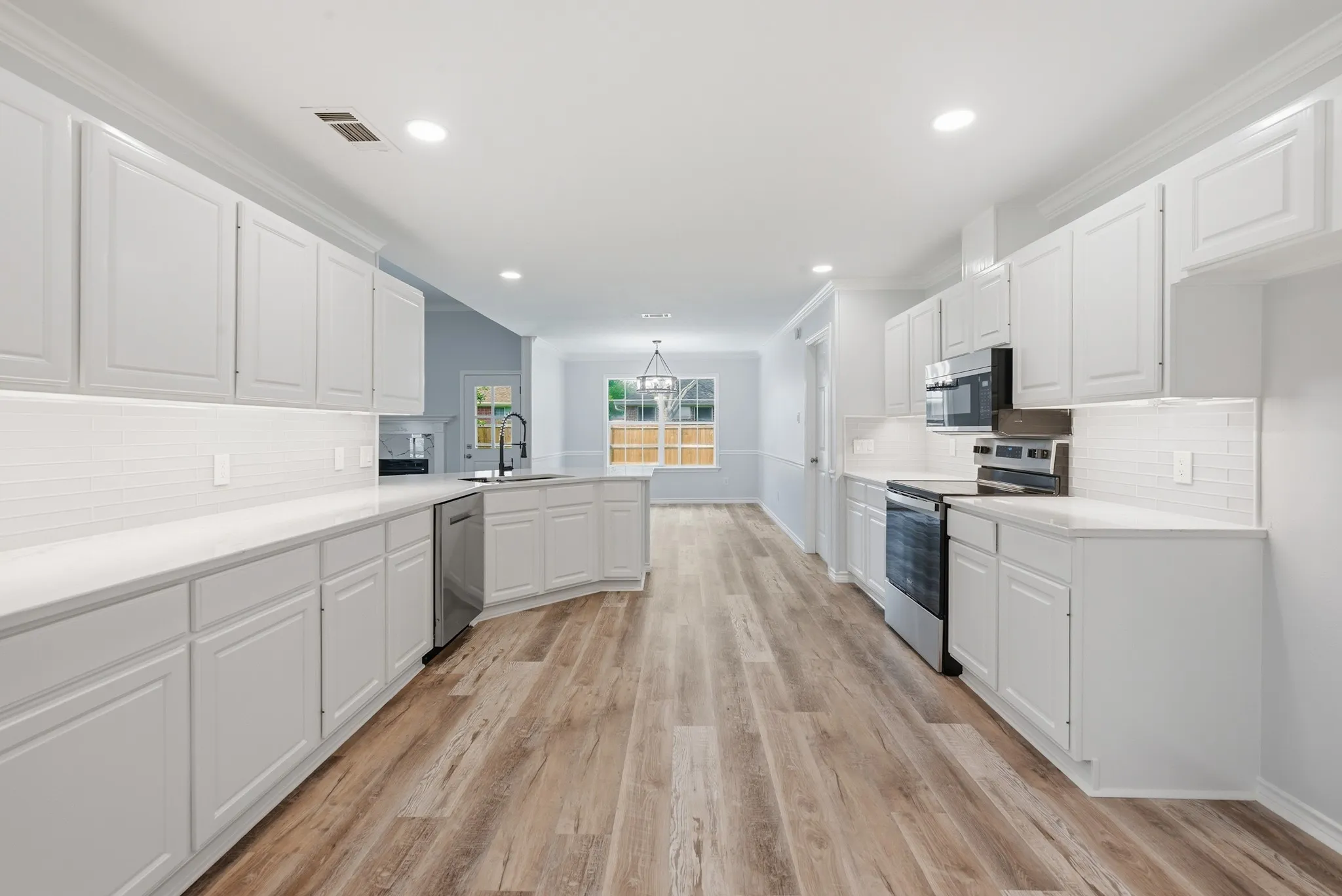 Single Family Residence For Sale in Brazos County , 318 Landsburg Lane, College Station, Texas 77845, 3 Bedroom, 3 Bathroom, 2 Garage spaces, 1,876 Sqft, built in 1997, mls#21303689, Real Estate Agent in College Station, Homes For Sale in Brazos county, Homes For Sale in College Station, Realtor in College Station Texas, Real Estate Brokerage Independent Realty Texas, Luminita Cordes Realtor