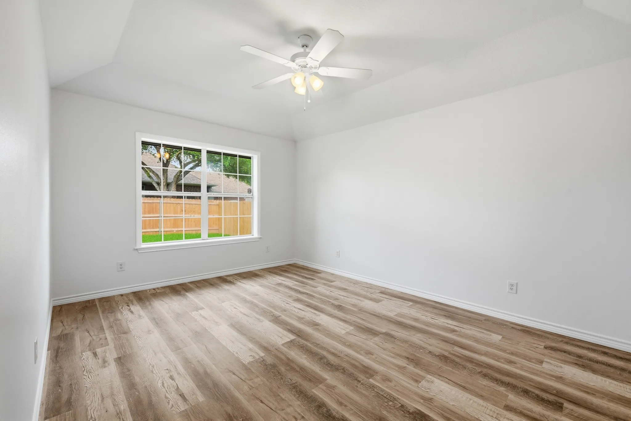 Single Family Residence For Sale in Brazos County , 318 Landsburg Lane, College Station, Texas 77845, 3 Bedroom, 3 Bathroom, 2 Garage spaces, 1,876 Sqft, built in 1997, mls#21303689, Real Estate Agent in College Station, Homes For Sale in Brazos county, Homes For Sale in College Station, Realtor in College Station Texas, Real Estate Brokerage Independent Realty Texas, Luminita Cordes Realtor