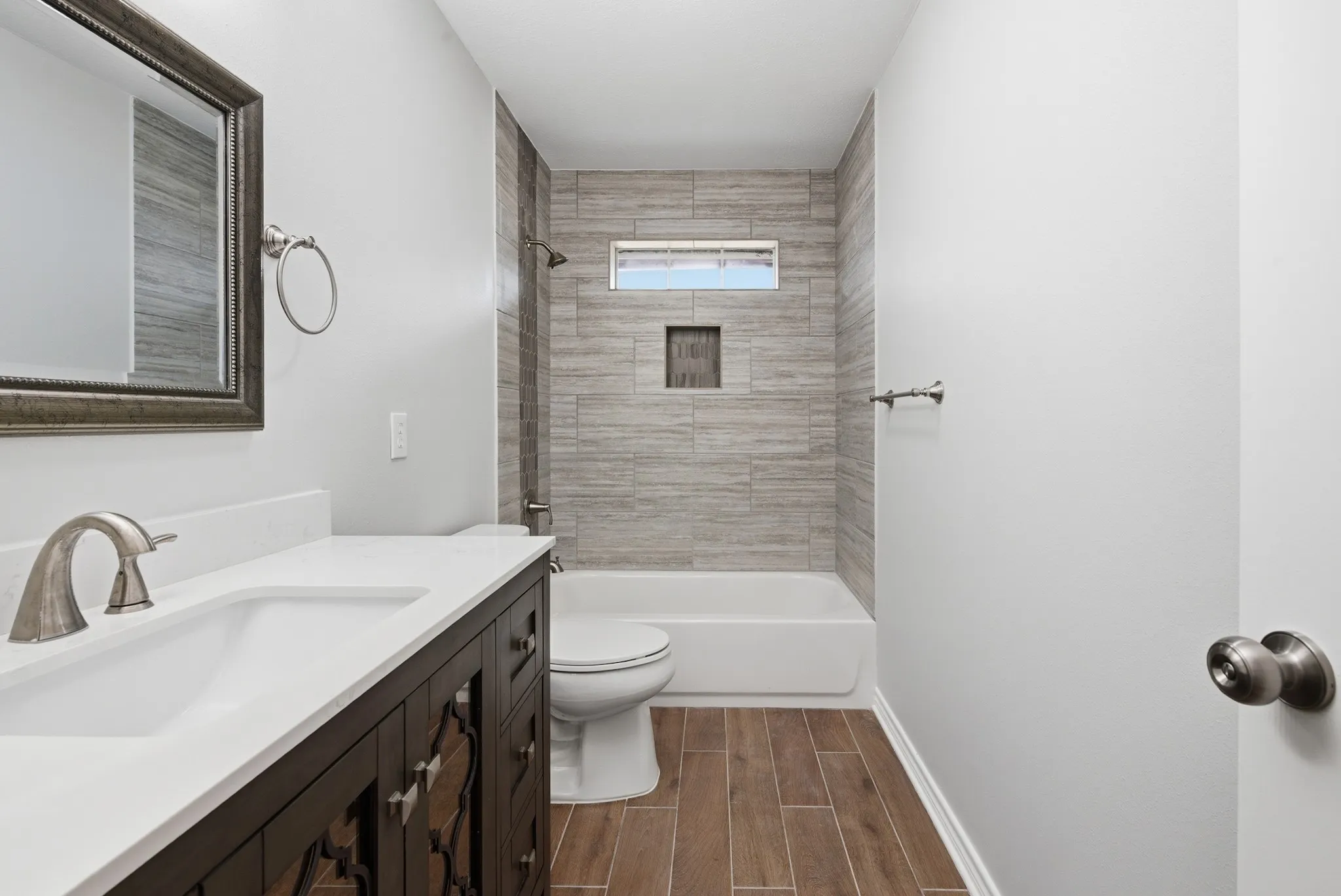 Single Family Residence For Sale in Brazos County , 318 Landsburg Lane, College Station, Texas 77845, 3 Bedroom, 3 Bathroom, 2 Garage spaces, 1,876 Sqft, built in 1997, mls#21303689, Real Estate Agent in College Station, Homes For Sale in Brazos county, Homes For Sale in College Station, Realtor in College Station Texas, Real Estate Brokerage Independent Realty Texas, Luminita Cordes Realtor