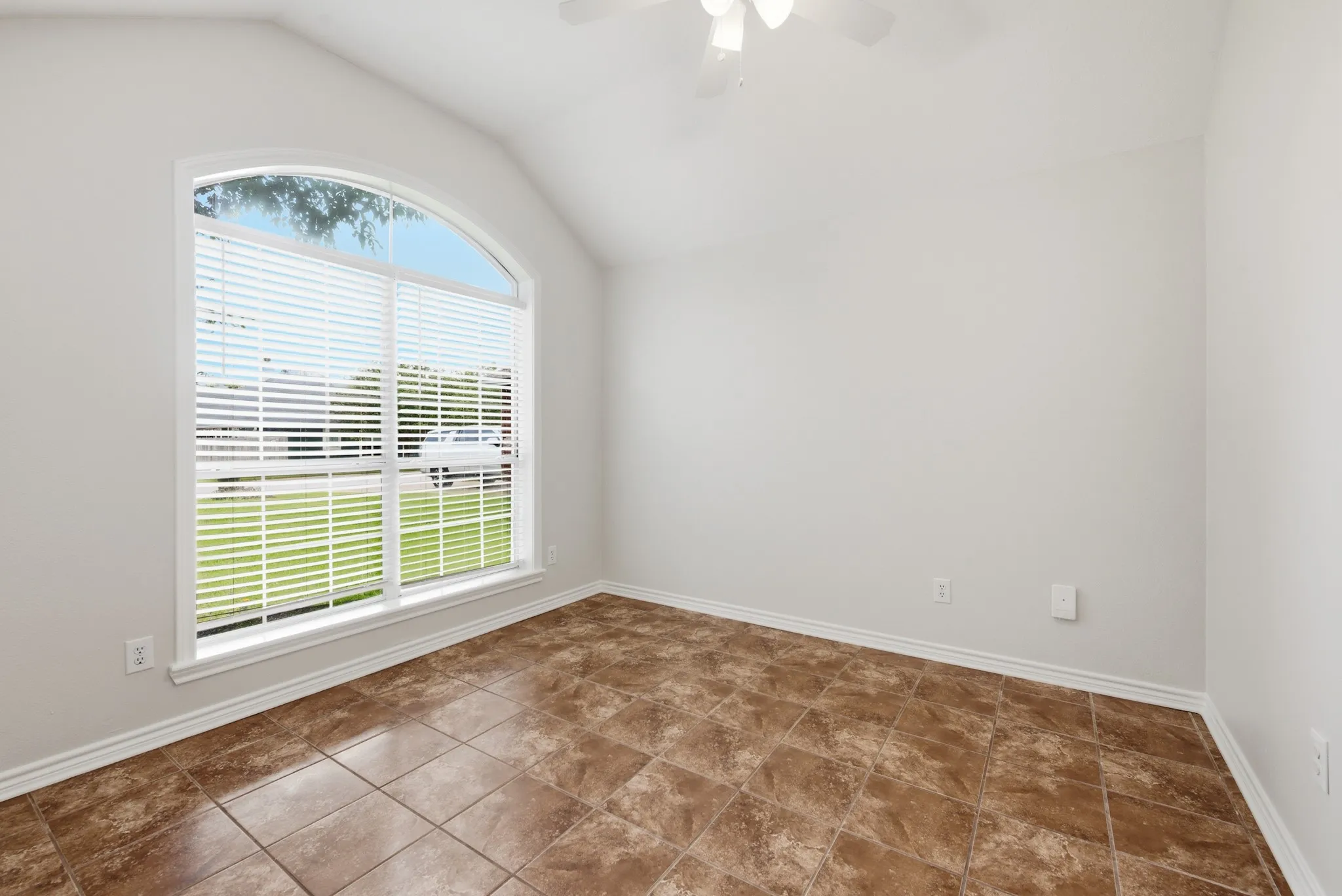 Single Family Residence For Sale in Brazos County , 318 Landsburg Lane, College Station, Texas 77845, 3 Bedroom, 3 Bathroom, 2 Garage spaces, 1,876 Sqft, built in 1997, mls#21303689, Real Estate Agent in College Station, Homes For Sale in Brazos county, Homes For Sale in College Station, Realtor in College Station Texas, Real Estate Brokerage Independent Realty Texas, Luminita Cordes Realtor