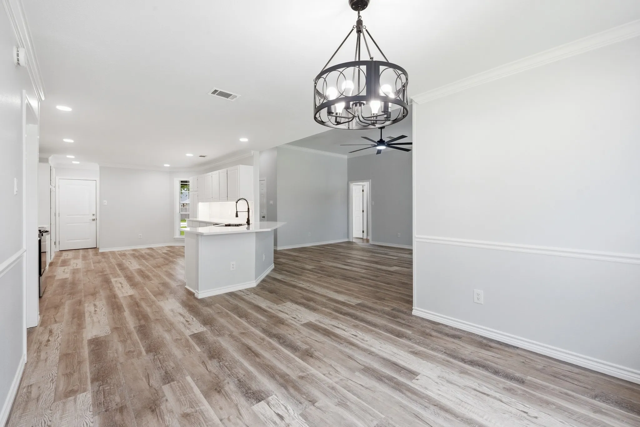 Single Family Residence For Sale in Brazos County , 318 Landsburg Lane, College Station, Texas 77845, 3 Bedroom, 3 Bathroom, 2 Garage spaces, 1,876 Sqft, built in 1997, mls#21303689, Real Estate Agent in College Station, Homes For Sale in Brazos county, Homes For Sale in College Station, Realtor in College Station Texas, Real Estate Brokerage Independent Realty Texas, Luminita Cordes Realtor