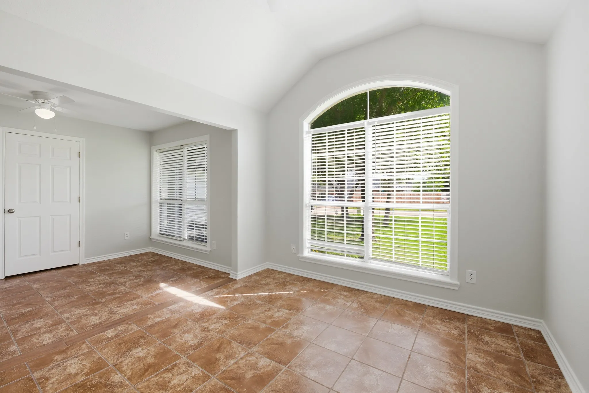 Single Family Residence For Sale in Brazos County , 318 Landsburg Lane, College Station, Texas 77845, 3 Bedroom, 3 Bathroom, 2 Garage spaces, 1,876 Sqft, built in 1997, mls#21303689, Real Estate Agent in College Station, Homes For Sale in Brazos county, Homes For Sale in College Station, Realtor in College Station Texas, Real Estate Brokerage Independent Realty Texas, Luminita Cordes Realtor