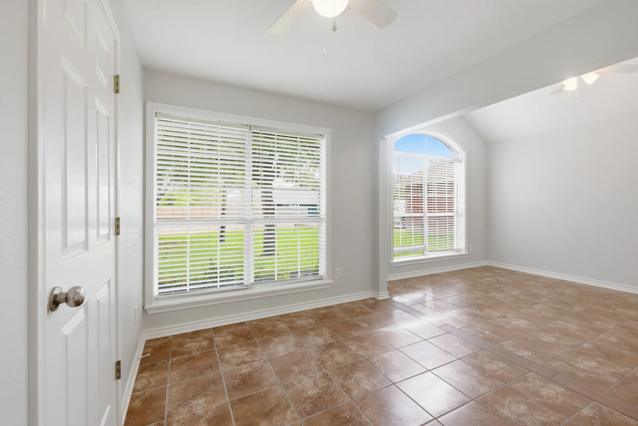 Single Family Residence For Sale in Brazos County , 318 Landsburg Lane, College Station, Texas 77845, 3 Bedroom, 3 Bathroom, 2 Garage spaces, 1,876 Sqft, built in 1997, mls#21303689, Real Estate Agent in College Station, Homes For Sale in Brazos county, Homes For Sale in College Station, Realtor in College Station Texas, Real Estate Brokerage Independent Realty Texas, Luminita Cordes Realtor