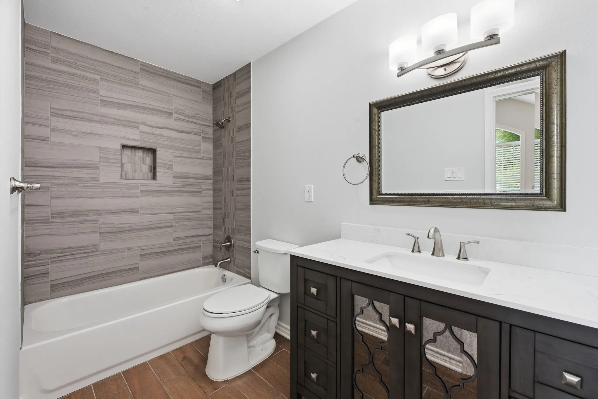 Single Family Residence For Sale in Brazos County , 318 Landsburg Lane, College Station, Texas 77845, 3 Bedroom, 3 Bathroom, 2 Garage spaces, 1,876 Sqft, built in 1997, mls#21303689, Real Estate Agent in College Station, Homes For Sale in Brazos county, Homes For Sale in College Station, Realtor in College Station Texas, Real Estate Brokerage Independent Realty Texas, Luminita Cordes Realtor