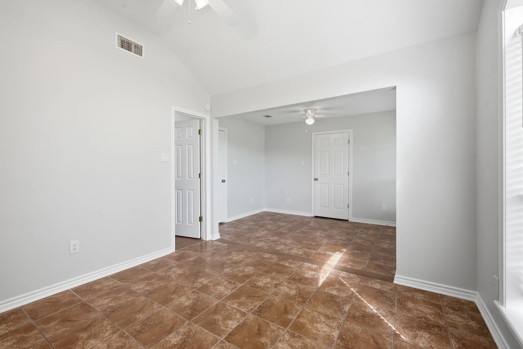 Single Family Residence For Sale in Brazos County , 318 Landsburg Lane, College Station, Texas 77845, 3 Bedroom, 3 Bathroom, 2 Garage spaces, 1,876 Sqft, built in 1997, mls#21303689, Real Estate Agent in College Station, Homes For Sale in Brazos county, Homes For Sale in College Station, Realtor in College Station Texas, Real Estate Brokerage Independent Realty Texas, Luminita Cordes Realtor