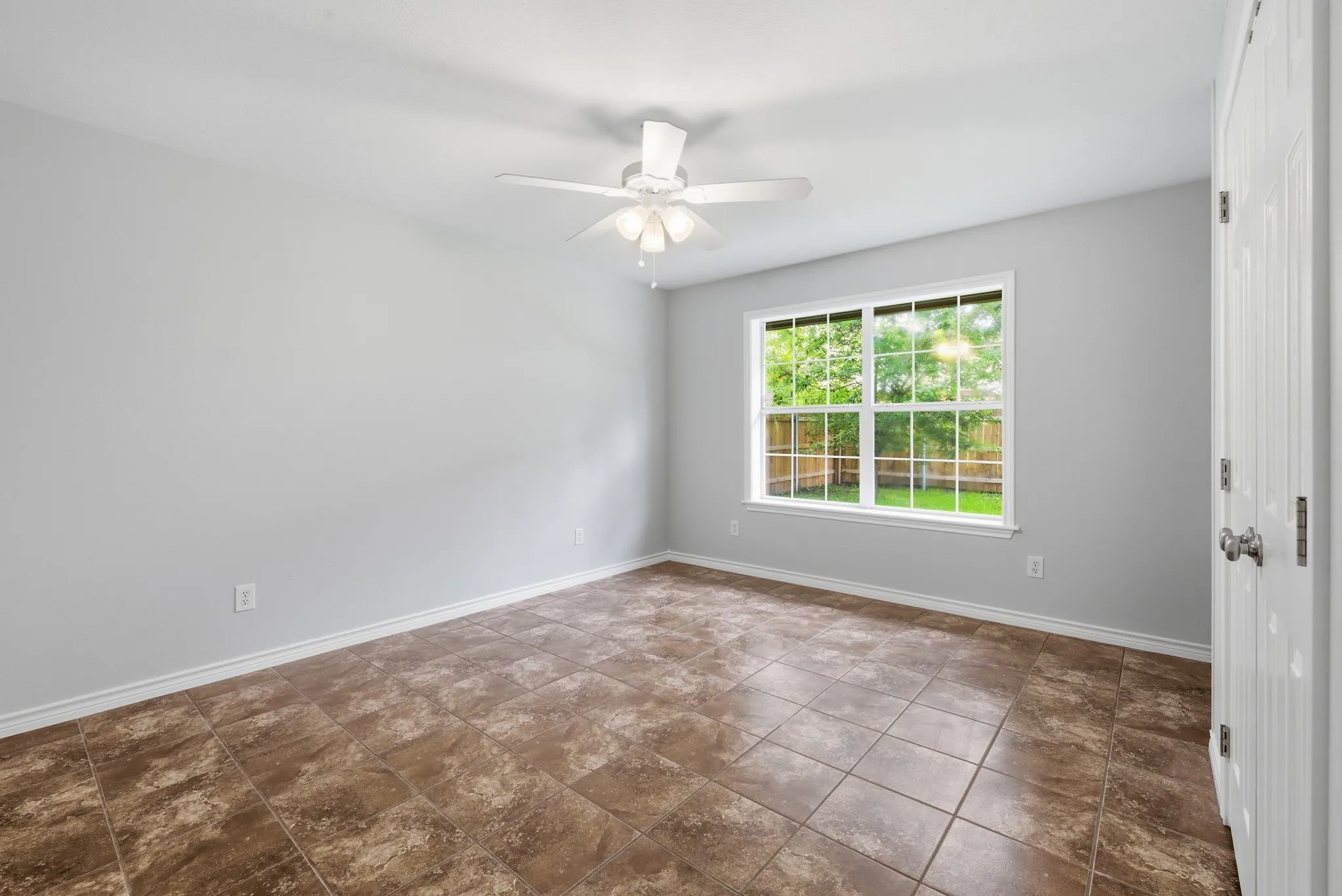Single Family Residence For Sale in Brazos County , 318 Landsburg Lane, College Station, Texas 77845, 3 Bedroom, 3 Bathroom, 2 Garage spaces, 1,876 Sqft, built in 1997, mls#21303689, Real Estate Agent in College Station, Homes For Sale in Brazos county, Homes For Sale in College Station, Realtor in College Station Texas, Real Estate Brokerage Independent Realty Texas, Luminita Cordes Realtor