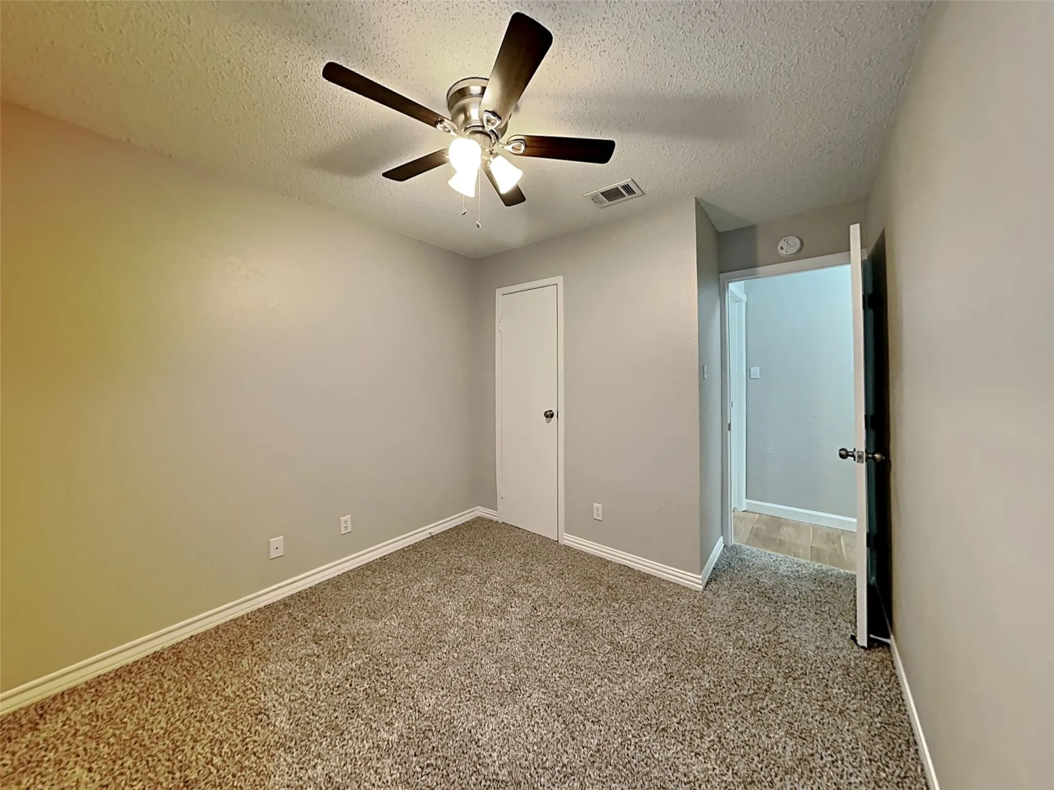 Single Family Residence For Rent in Denton County , 328 Teakwood Lane, Lewisville, Texas 75067, 3 Bedroom, 2 Bathroom, Garage spaces, 1,396 Sqft, built in 1983, mls#21303826, Real Estate Agent in Lewisville, Homes For Rent in Denton county, Homes For Rent in Lewisville, Realtor in Lewisville Texas, Real Estate Brokerage Independent Realty Texas, Luminita Cordes Realtor