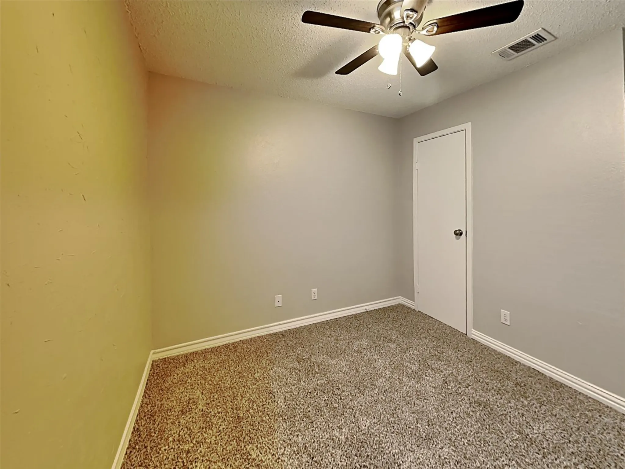 Single Family Residence For Rent in Denton County , 328 Teakwood Lane, Lewisville, Texas 75067, 3 Bedroom, 2 Bathroom, Garage spaces, 1,396 Sqft, built in 1983, mls#21303826, Real Estate Agent in Lewisville, Homes For Rent in Denton county, Homes For Rent in Lewisville, Realtor in Lewisville Texas, Real Estate Brokerage Independent Realty Texas, Luminita Cordes Realtor