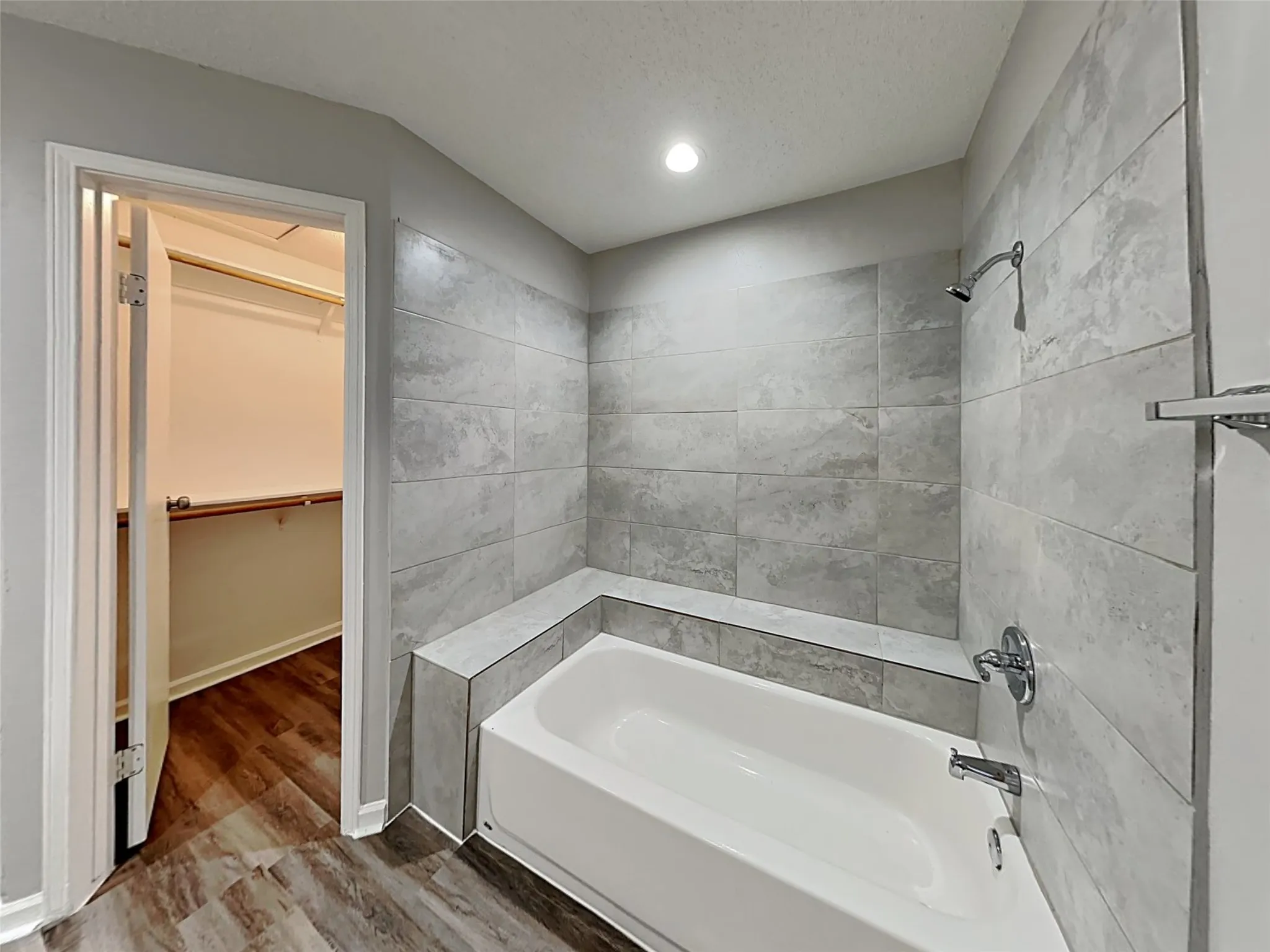 Single Family Residence For Rent in Denton County , 328 Teakwood Lane, Lewisville, Texas 75067, 3 Bedroom, 2 Bathroom, Garage spaces, 1,396 Sqft, built in 1983, mls#21303826, Real Estate Agent in Lewisville, Homes For Rent in Denton county, Homes For Rent in Lewisville, Realtor in Lewisville Texas, Real Estate Brokerage Independent Realty Texas, Luminita Cordes Realtor