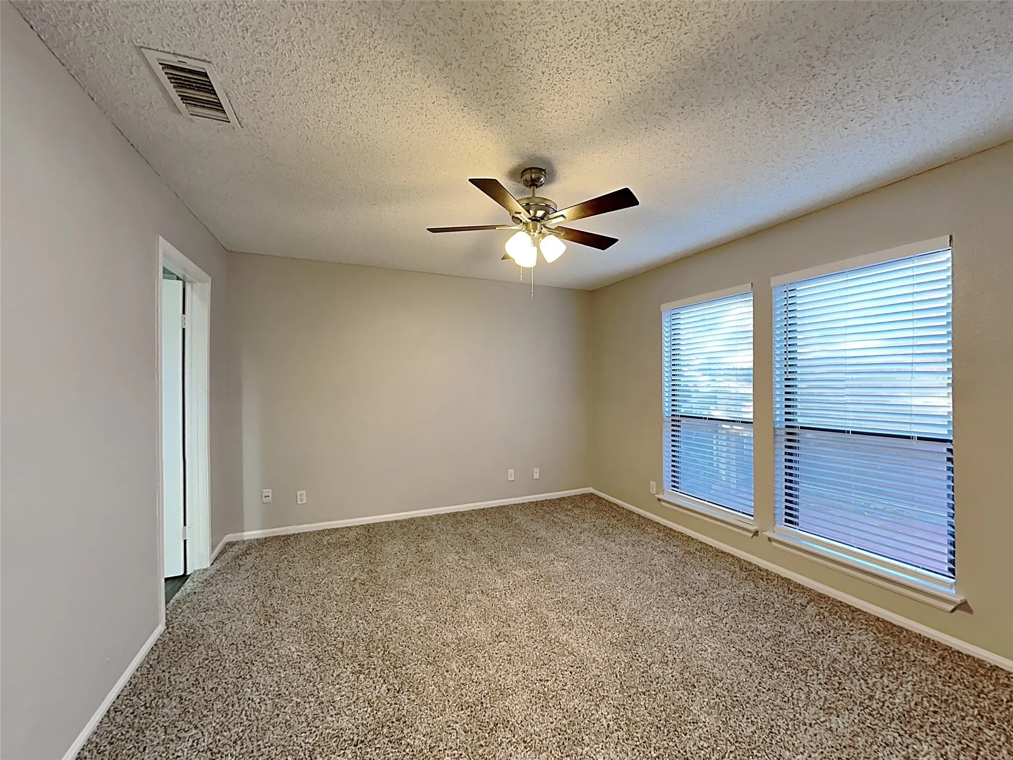 Single Family Residence For Rent in Denton County , 328 Teakwood Lane, Lewisville, Texas 75067, 3 Bedroom, 2 Bathroom, Garage spaces, 1,396 Sqft, built in 1983, mls#21303826, Real Estate Agent in Lewisville, Homes For Rent in Denton county, Homes For Rent in Lewisville, Realtor in Lewisville Texas, Real Estate Brokerage Independent Realty Texas, Luminita Cordes Realtor