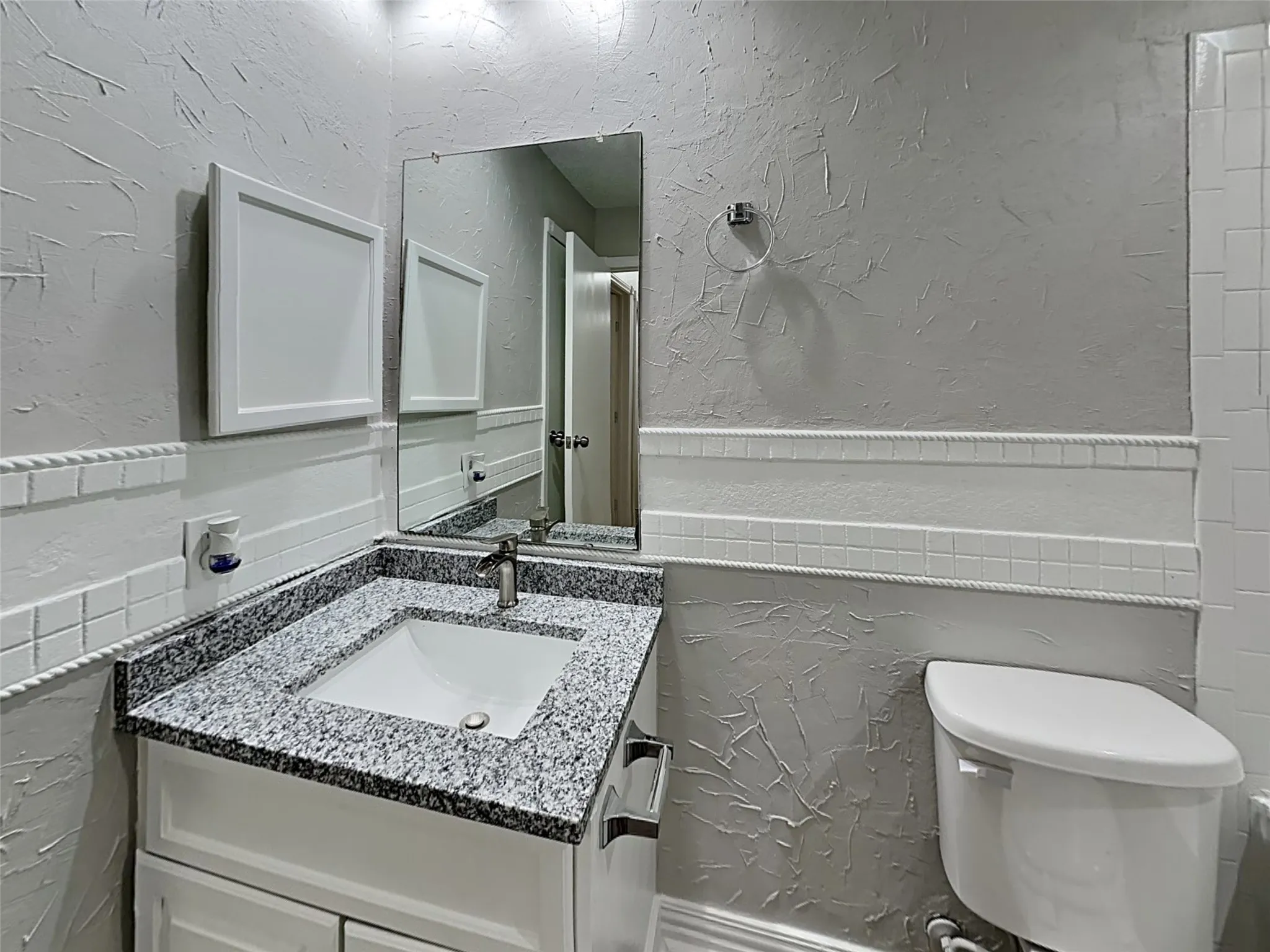 Single Family Residence For Rent in Denton County , 328 Teakwood Lane, Lewisville, Texas 75067, 3 Bedroom, 2 Bathroom, Garage spaces, 1,396 Sqft, built in 1983, mls#21303826, Real Estate Agent in Lewisville, Homes For Rent in Denton county, Homes For Rent in Lewisville, Realtor in Lewisville Texas, Real Estate Brokerage Independent Realty Texas, Luminita Cordes Realtor